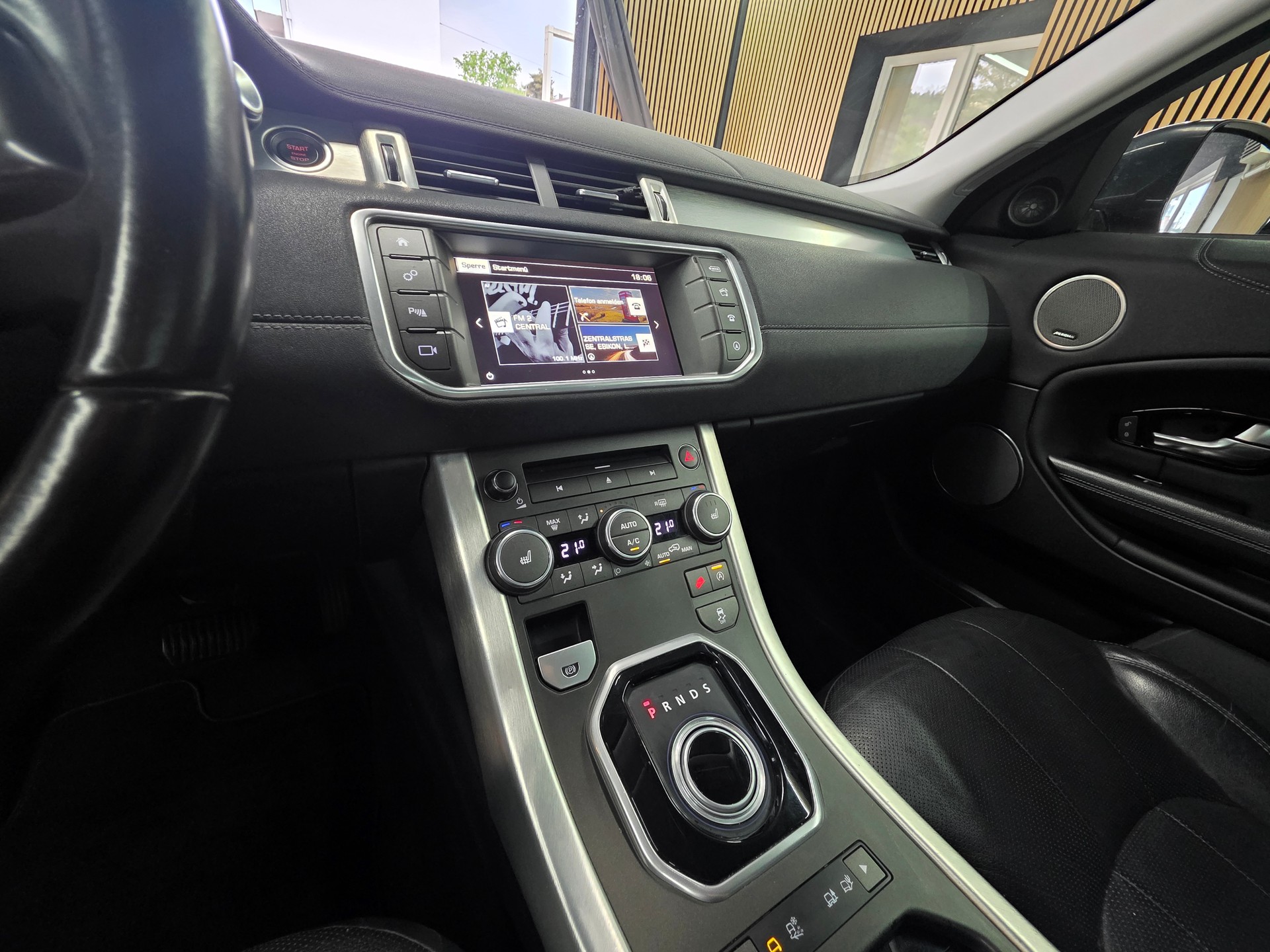 LAND ROVER Range Rover Evoque 2.0 TD4 HSE Dynamic AT9 Fuji White-image-12