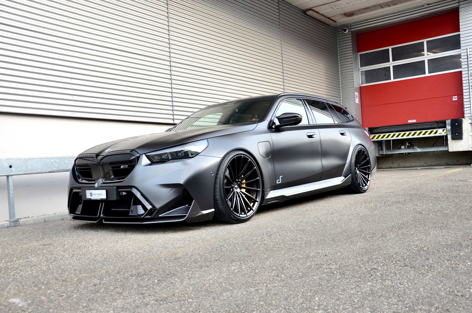 BMW M5 xDrive Touring-image-5