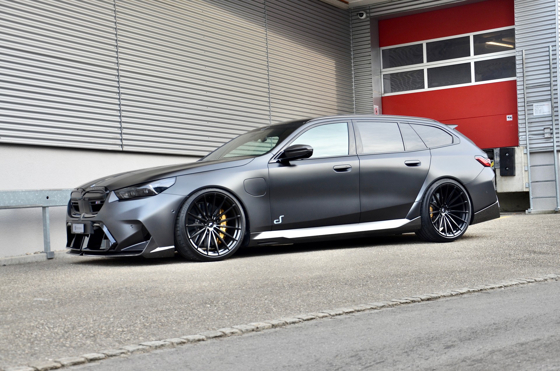 BMW M5 xDrive Touring-image-11