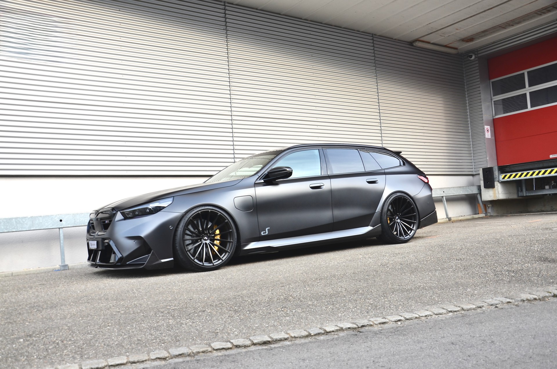 BMW M5 xDrive Touring-image-6