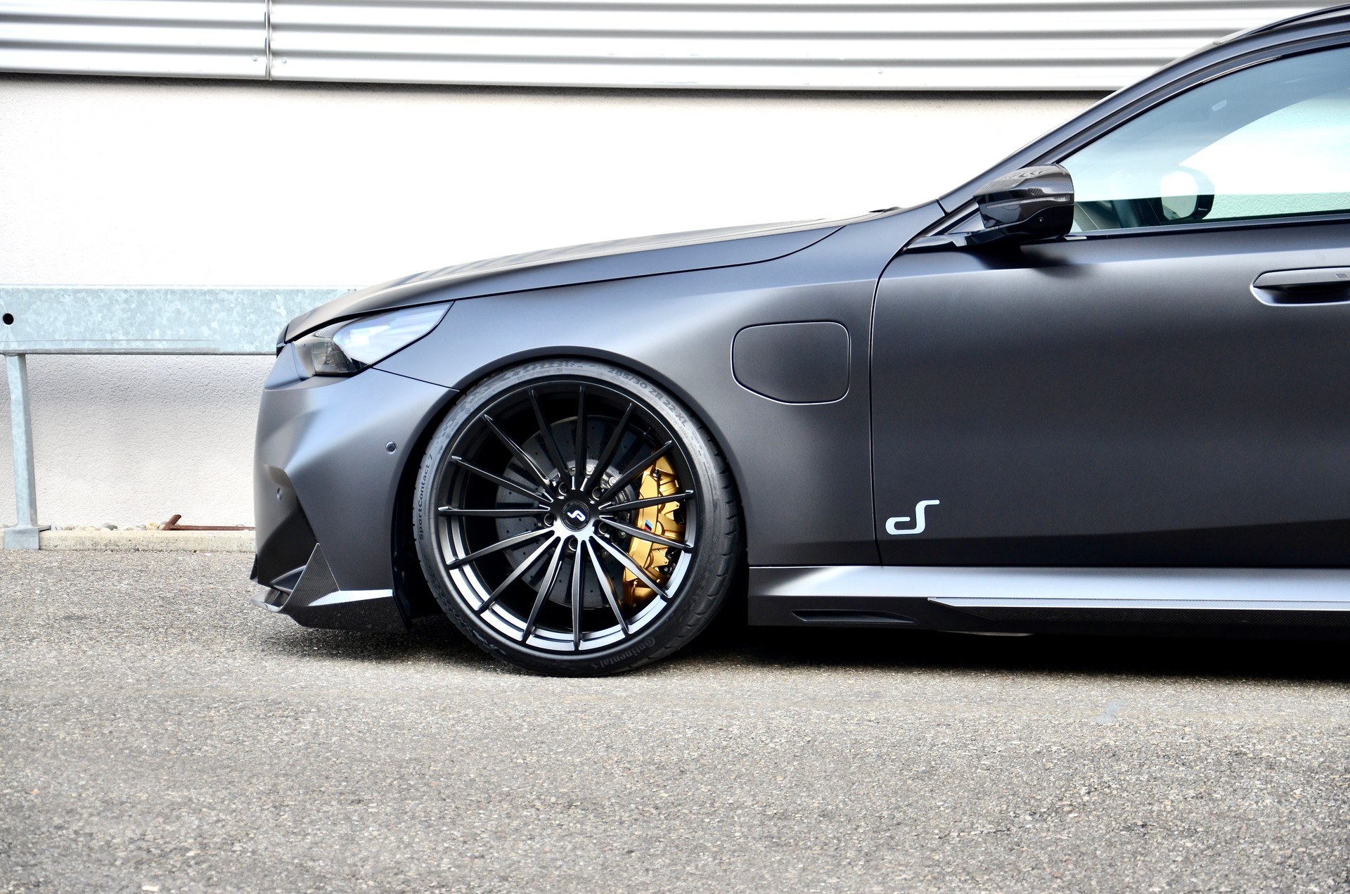 BMW M5 xDrive Touring-showroom-element-2