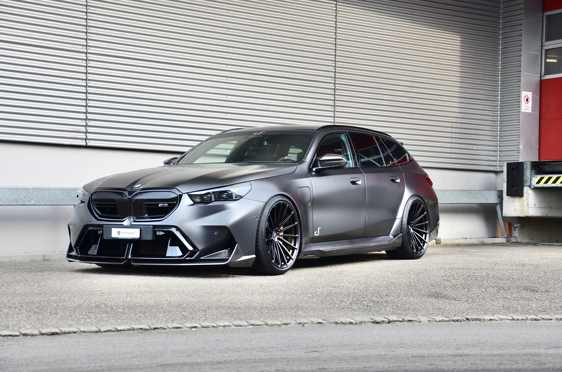 BMW M5 xDrive Touring-image-8