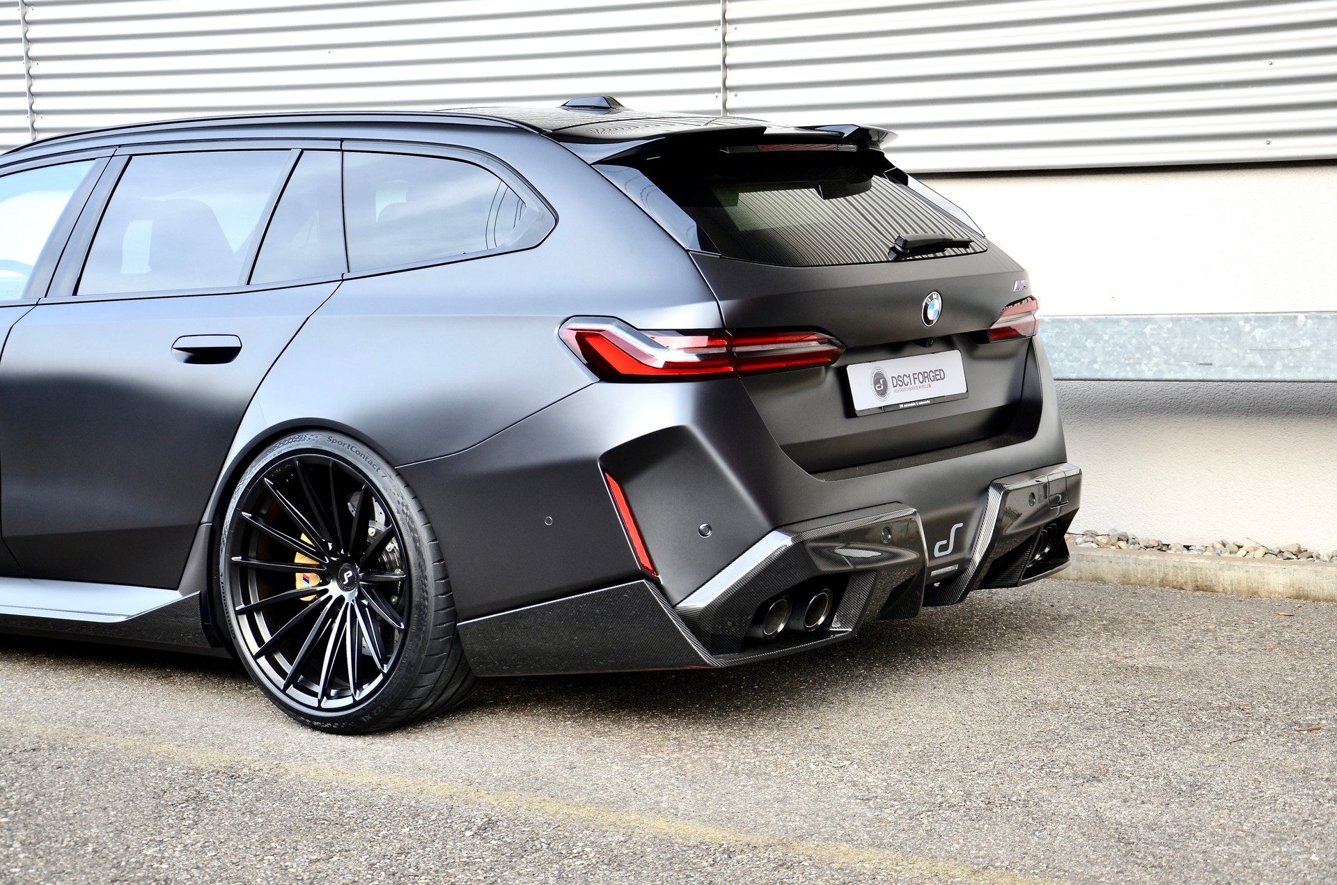 BMW M5 xDrive Touring-image-4