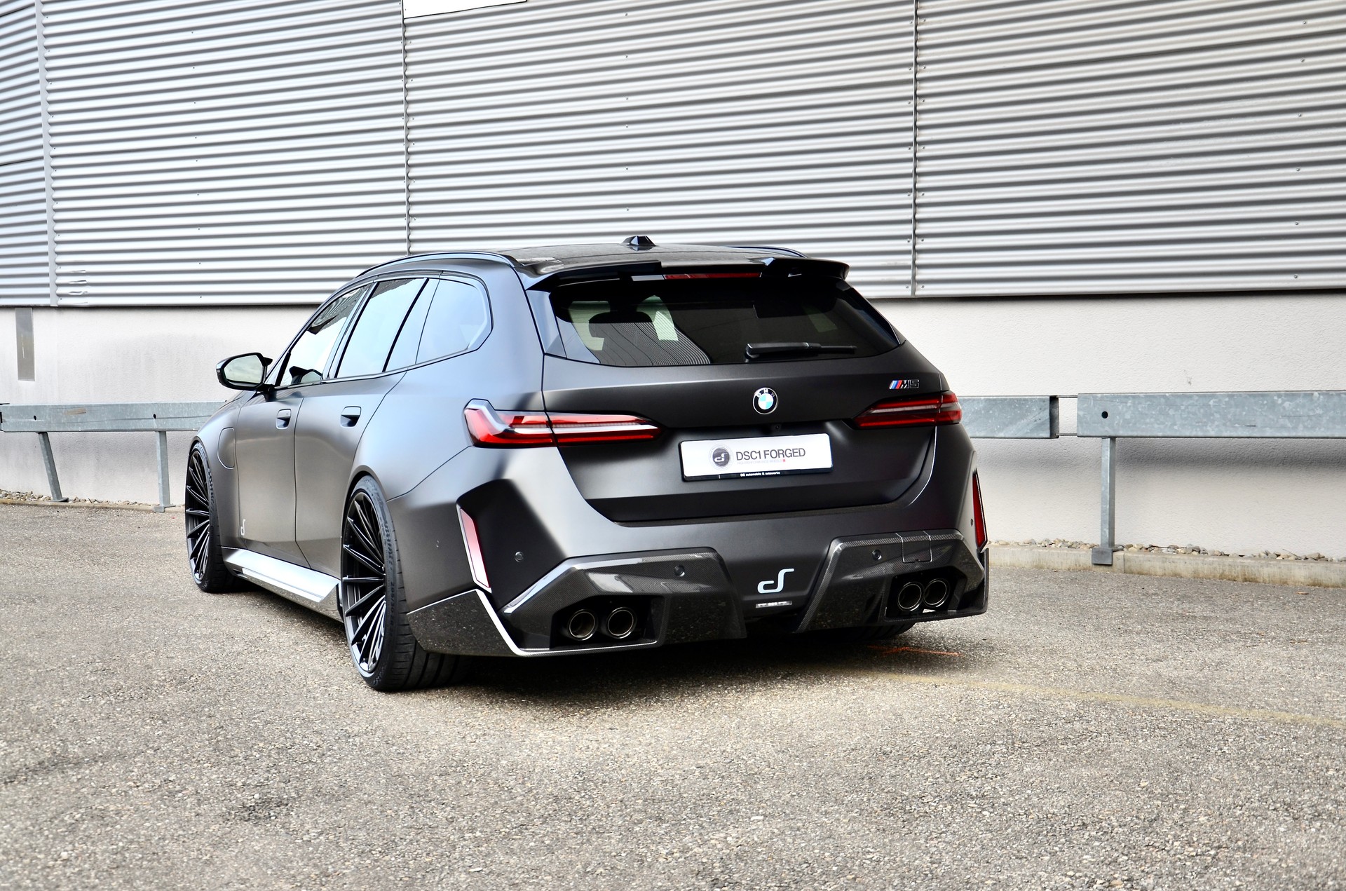 BMW M5 xDrive Touring-image-9
