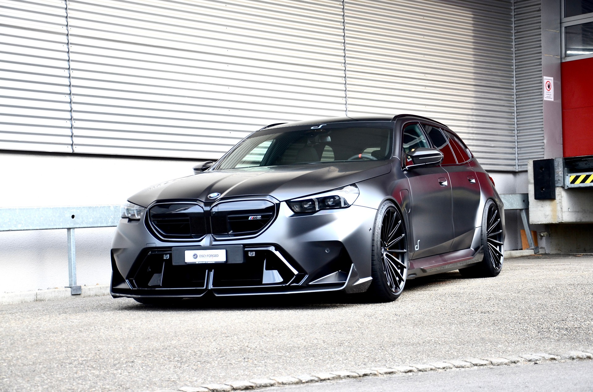 BMW M5 xDrive Touring-image-7