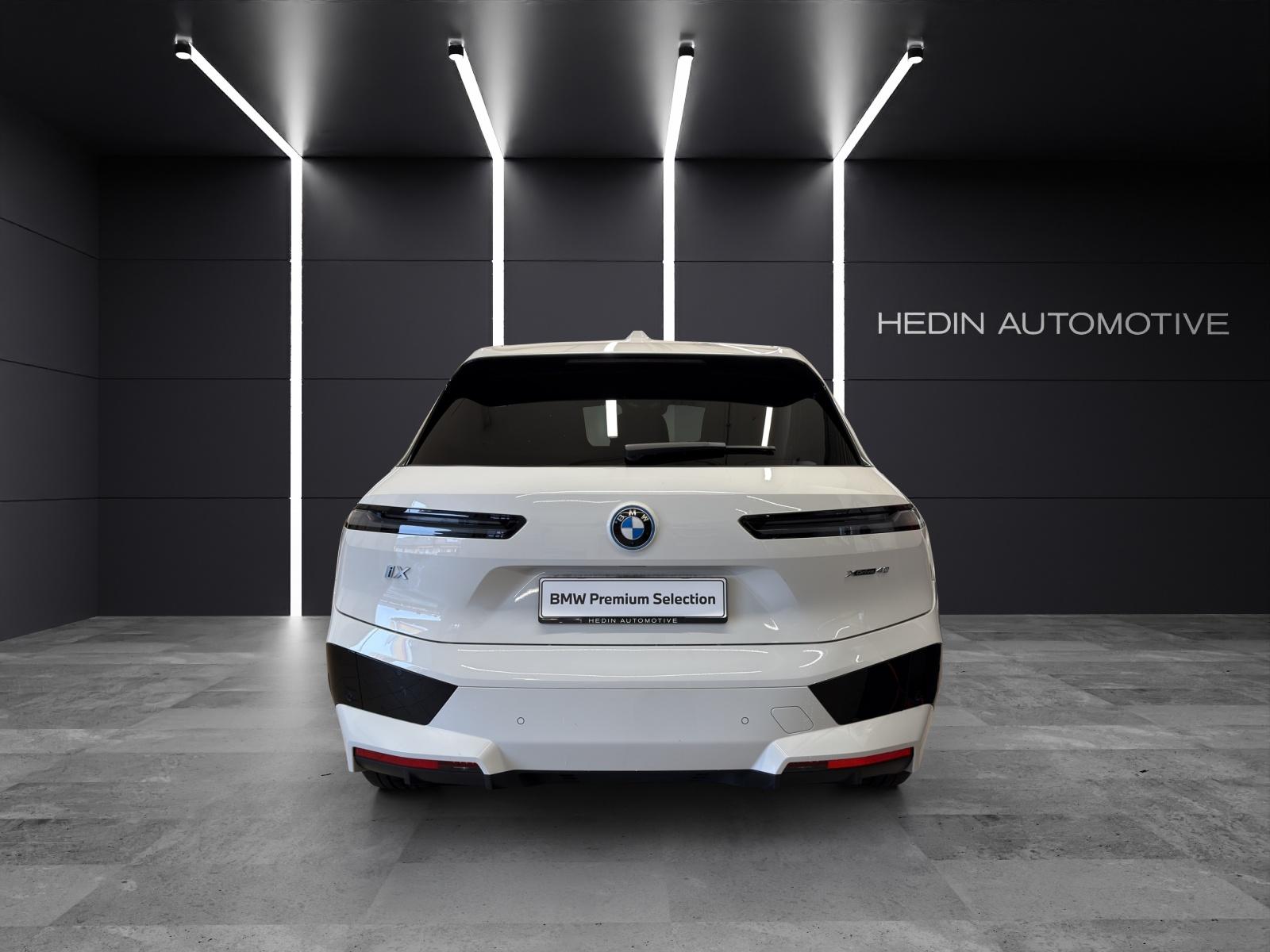BMW iX xDrive40-image-8