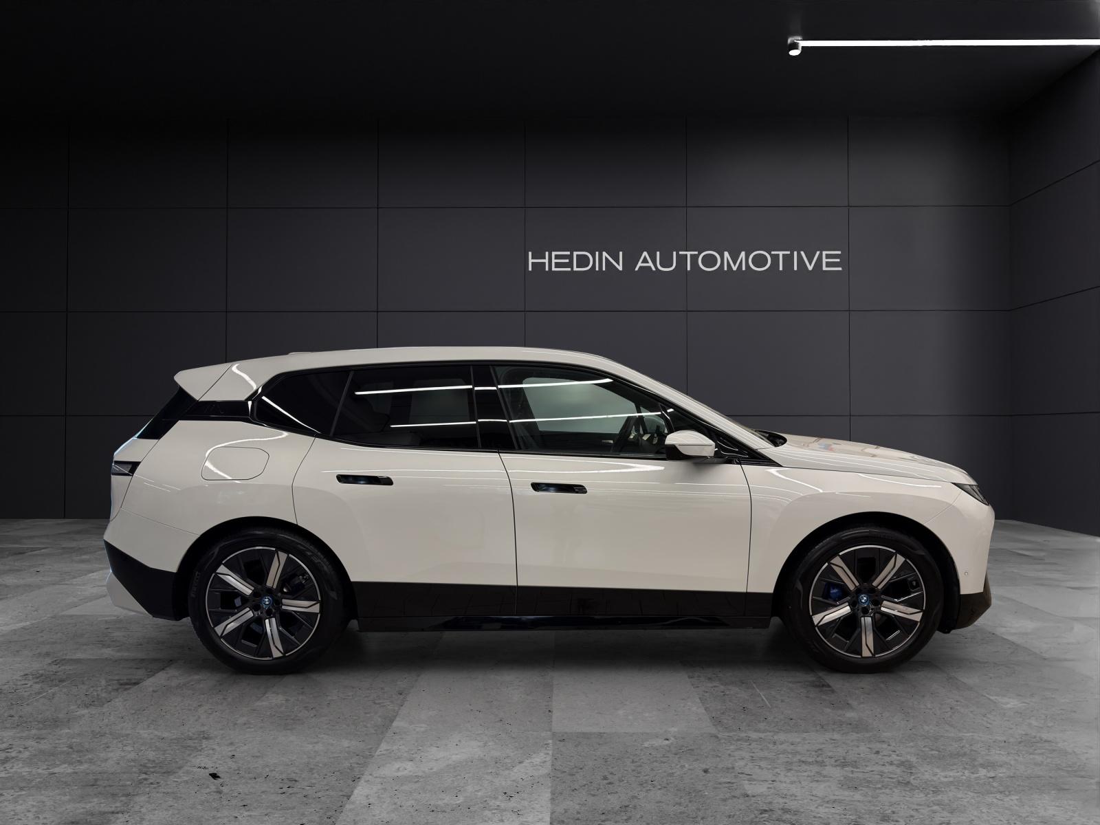 BMW iX xDrive40-image-16