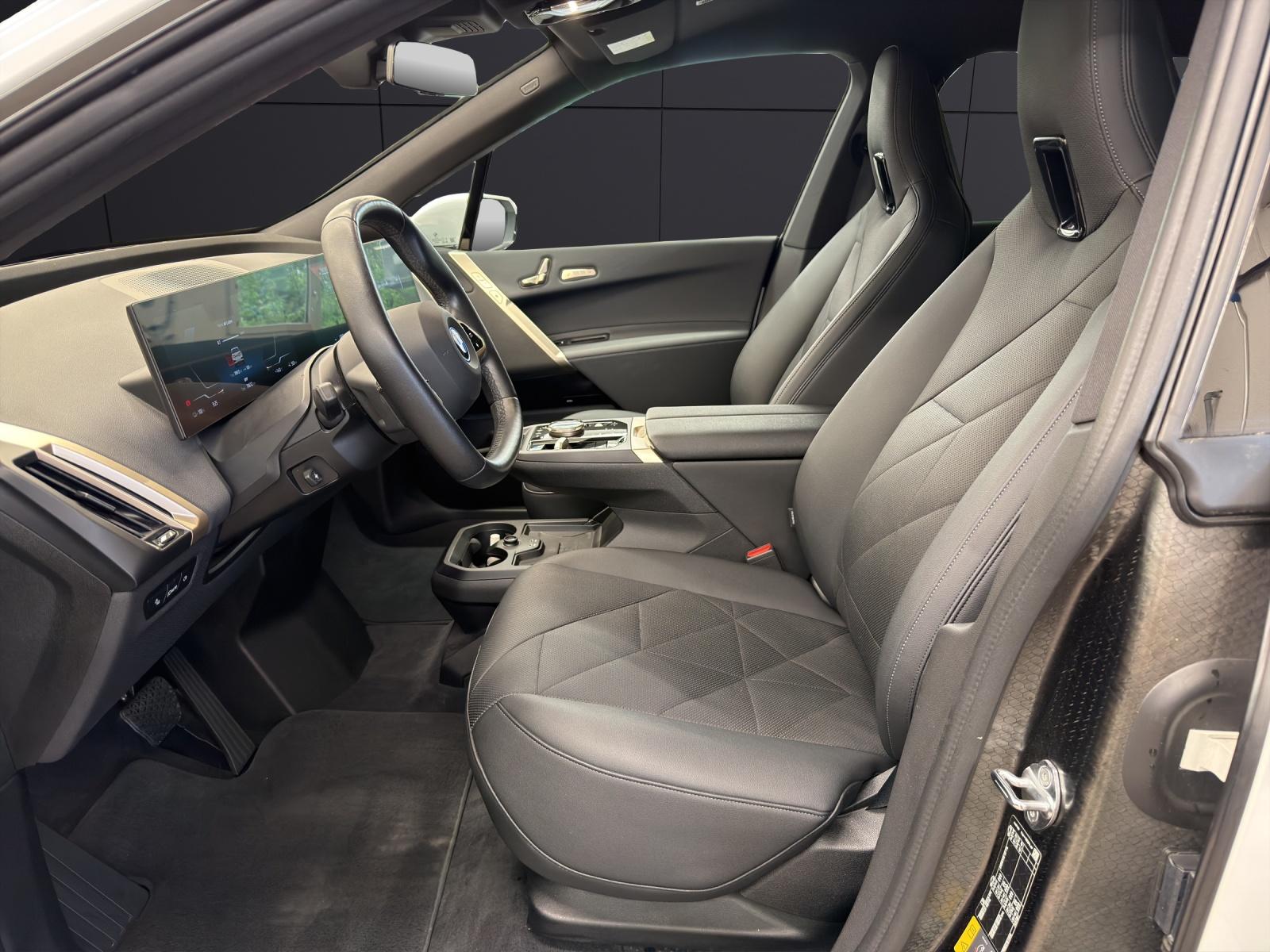 BMW iX xDrive40-showroom-element-1