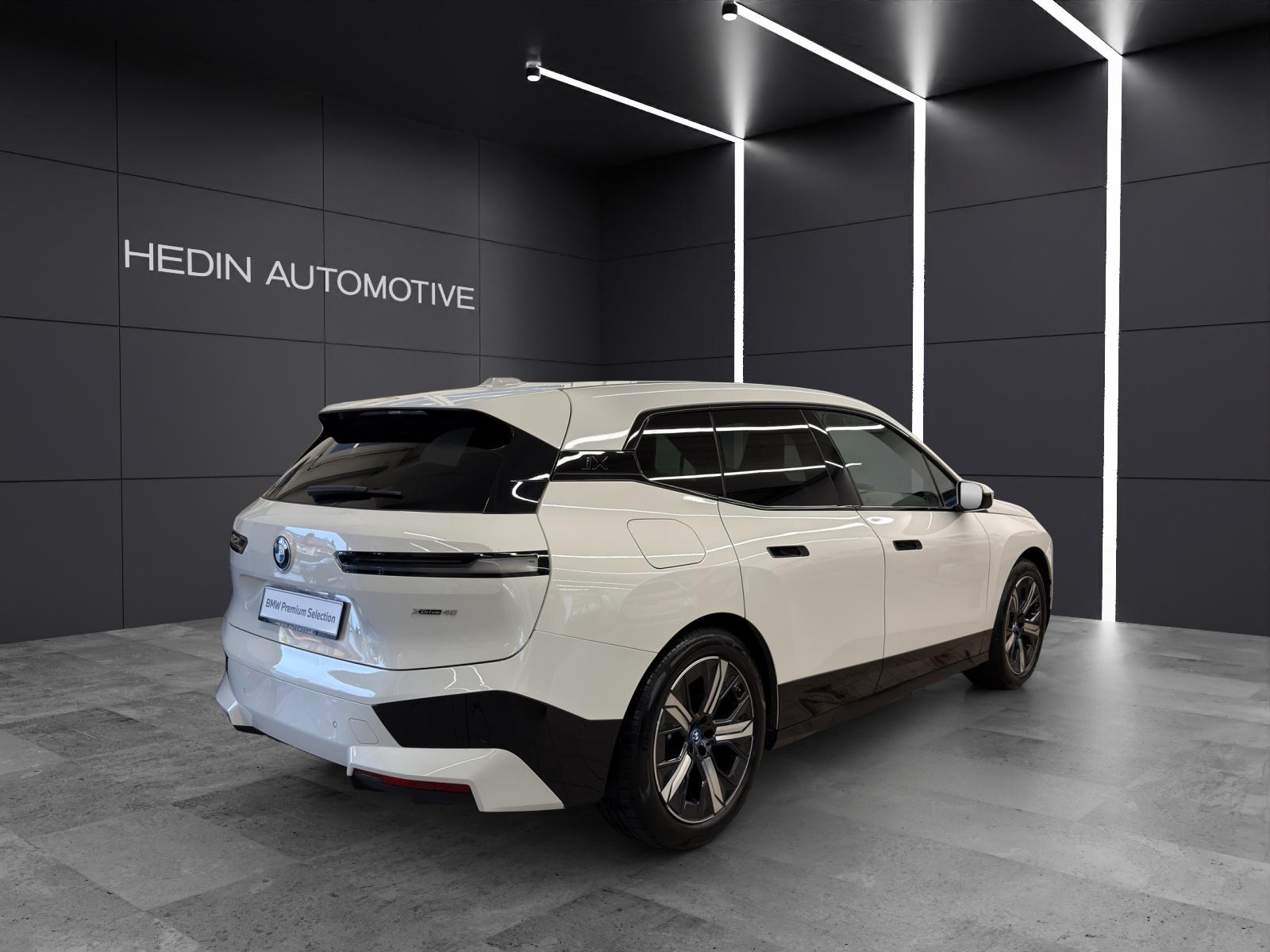BMW iX xDrive40-image-15