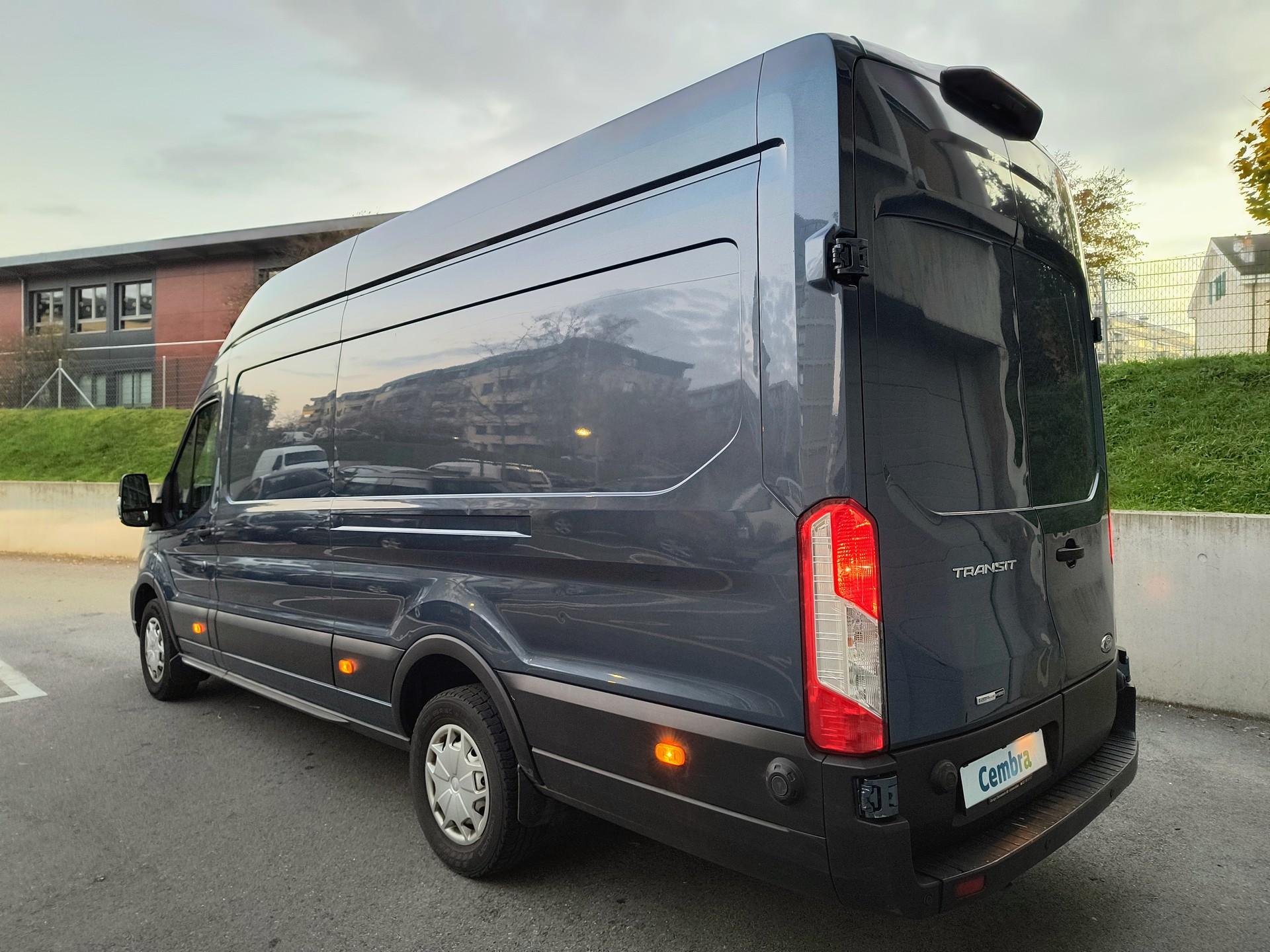 FORD Transit Van 350 L4 Trend 2.0 TDCi 130 HEV RWD-image-3