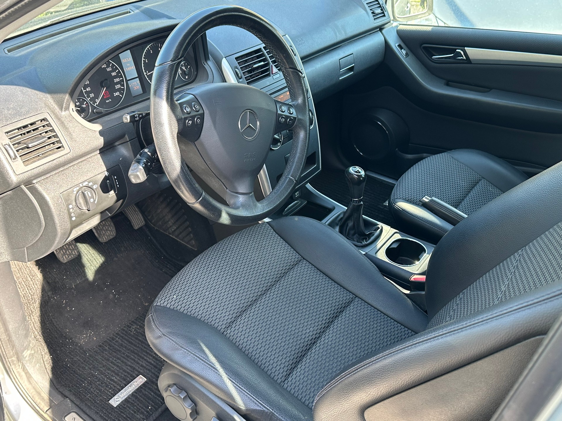 MERCEDES-BENZ A 160 (150) BlueEfficiency Avantgarde-image-4