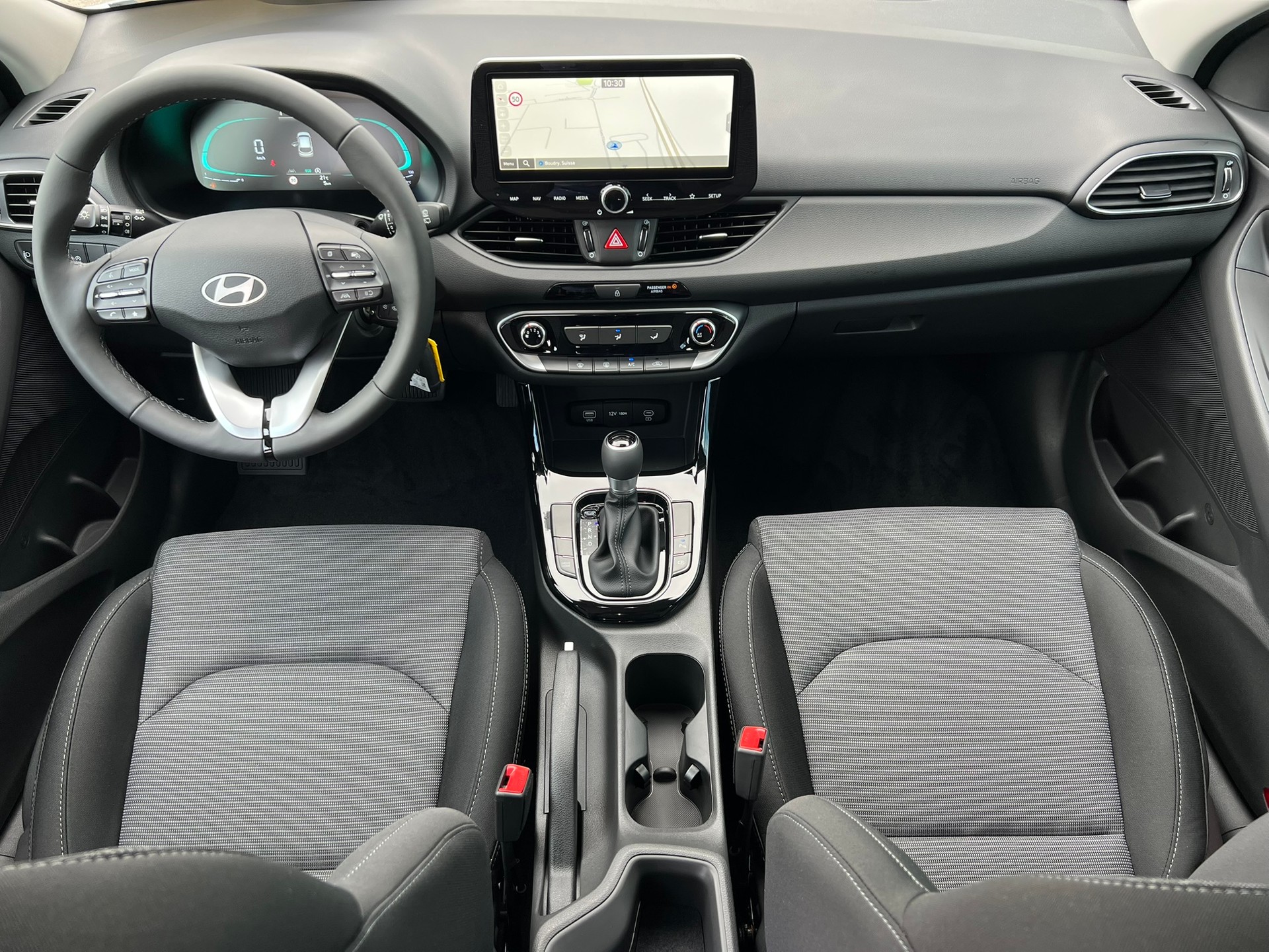 HYUNDAI i30 1.5 T-GDi Amplia 48V MH DCT-image-9