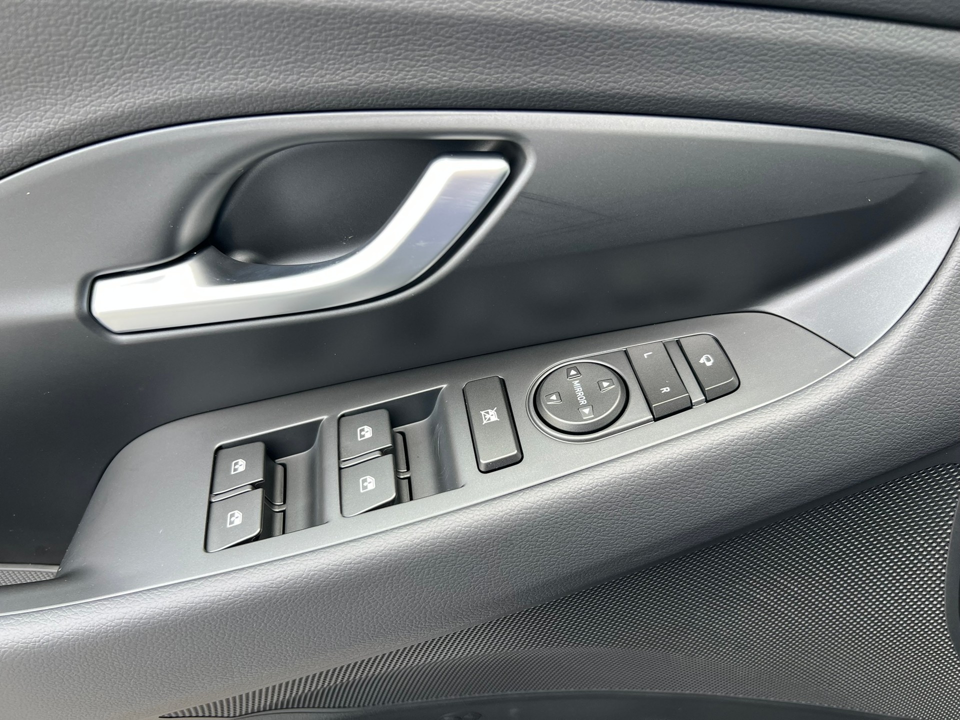 HYUNDAI i30 1.5 T-GDi Amplia 48V MH DCT-image-10