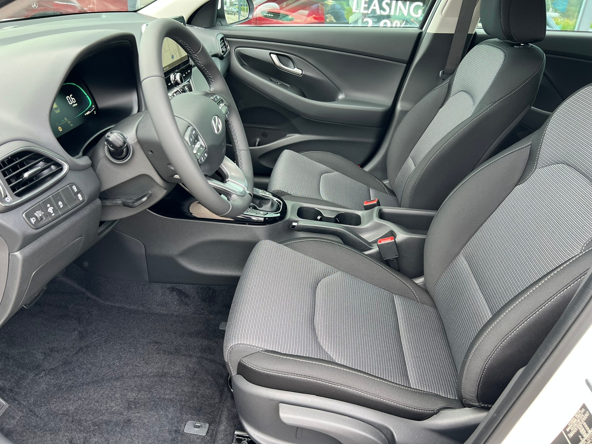 HYUNDAI i30 1.5 T-GDi Amplia 48V MH DCT-image-6