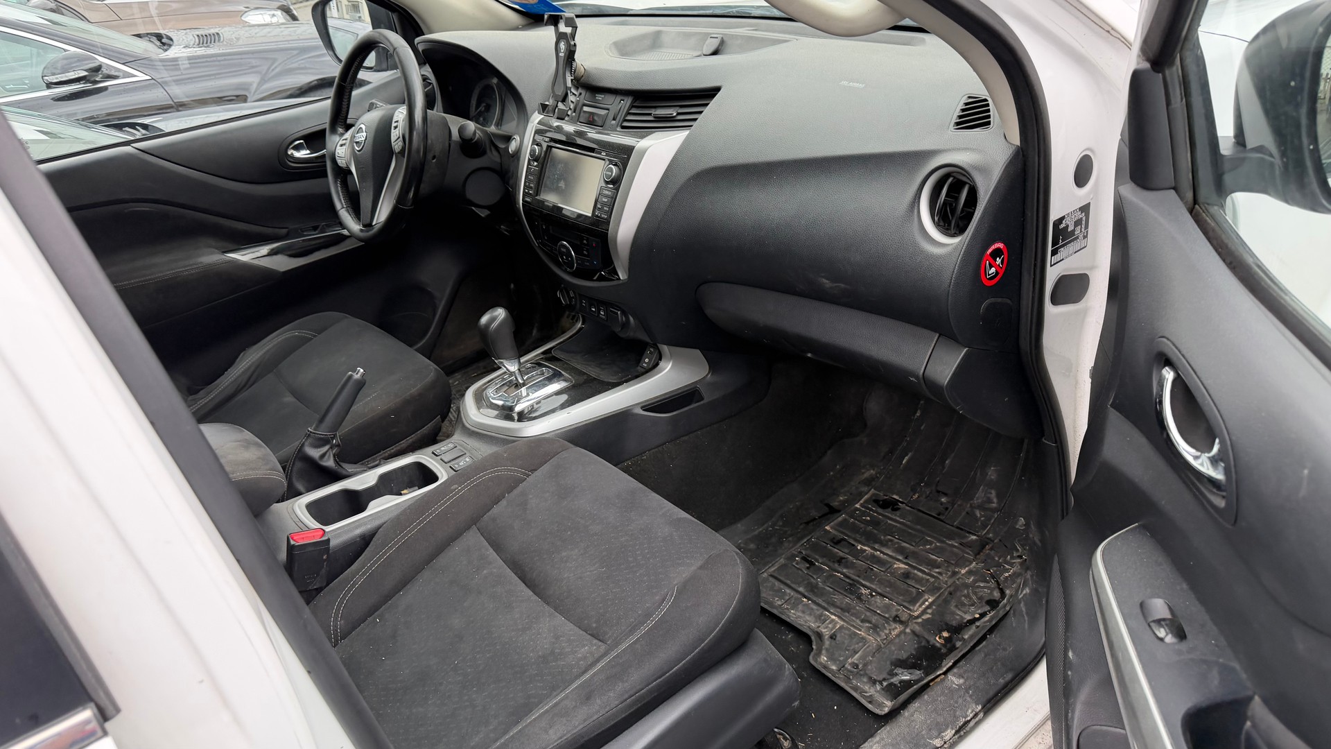 NISSAN Navara Double Cab N-Guard 2.3 dCi 4WD Automatic-image-4