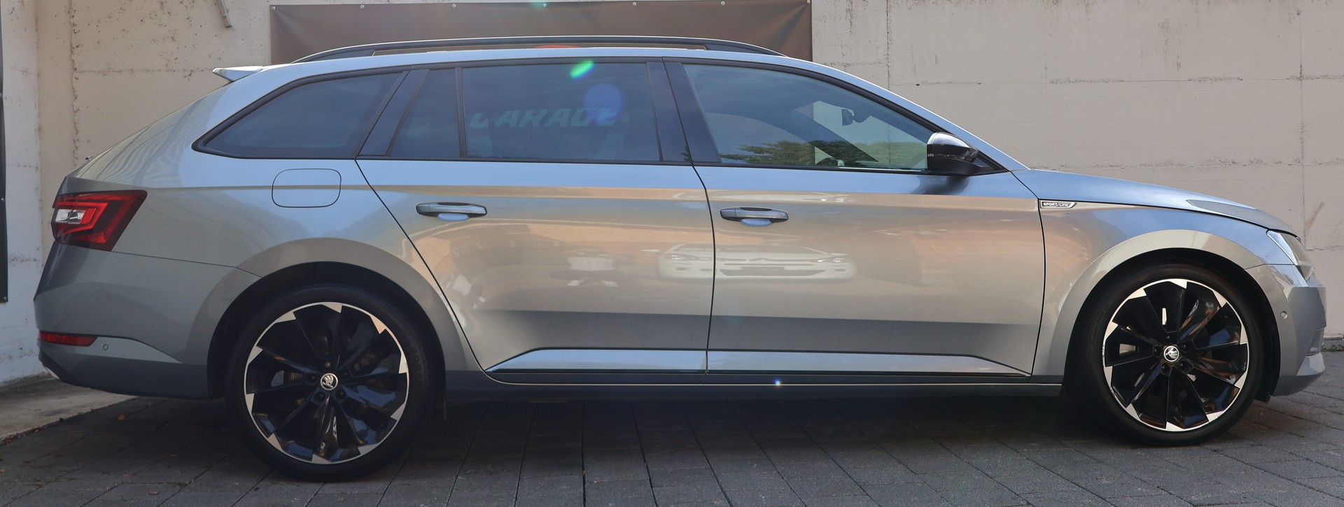 SKODA Superb Combi 2.0 TDi SportLine+ 4x4 DSG-image-4