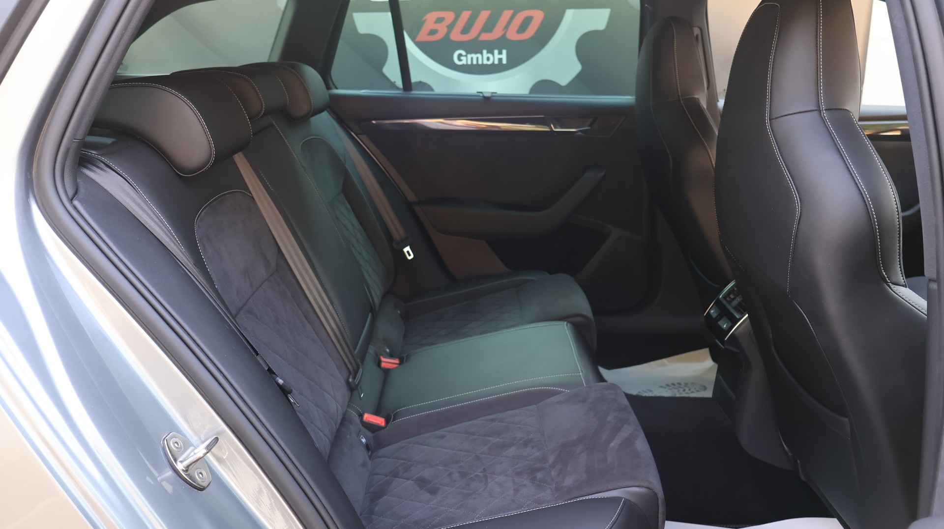 SKODA Superb Combi 2.0 TDi SportLine+ 4x4 DSG-image-23