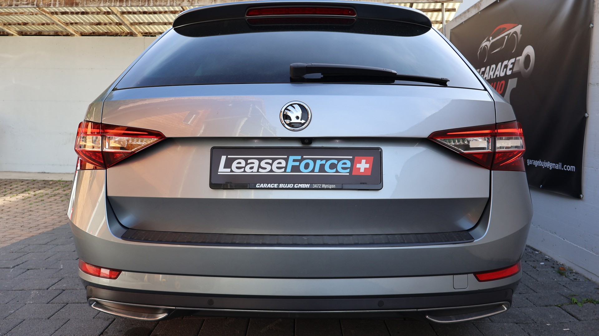 SKODA Superb Combi 2.0 TDi SportLine+ 4x4 DSG-image-10
