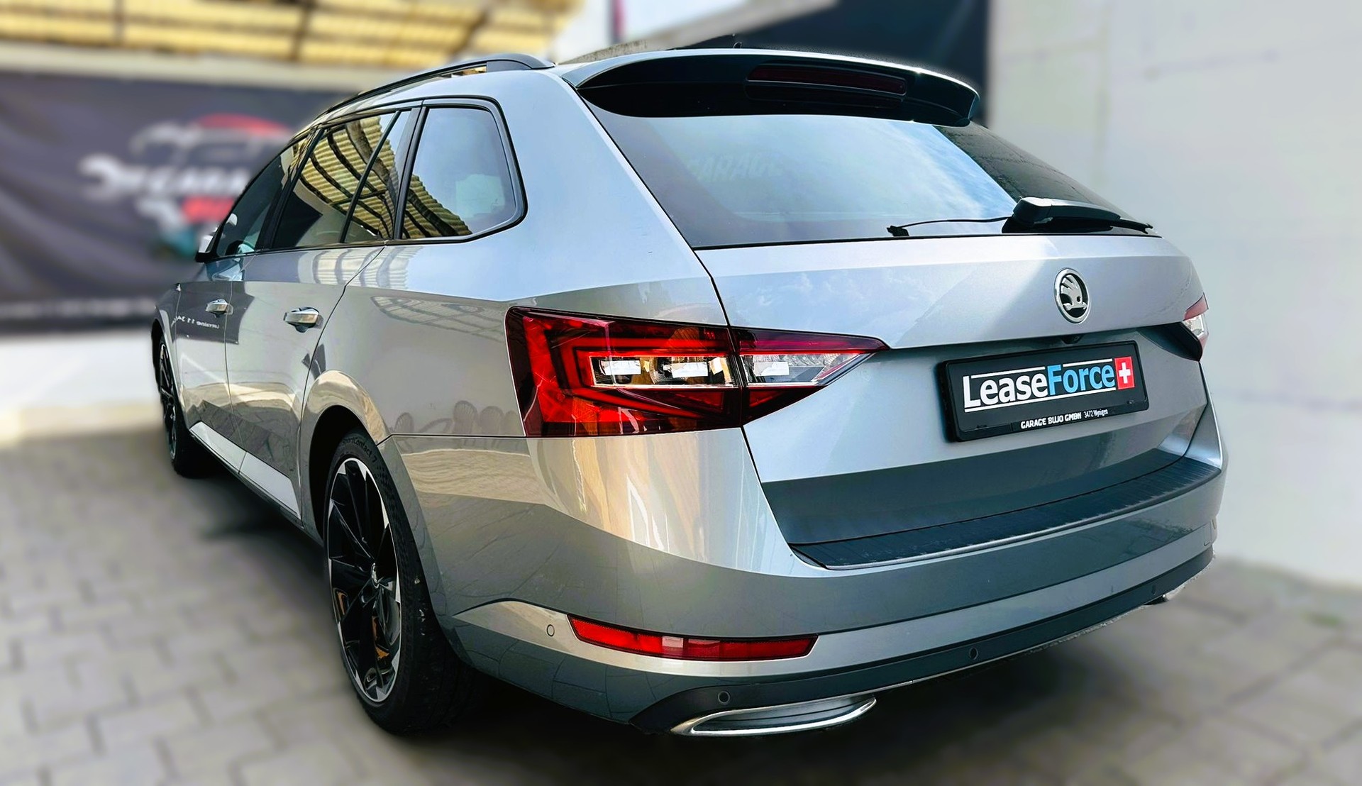 SKODA Superb Combi 2.0 TDi SportLine+ 4x4 DSG-image-8