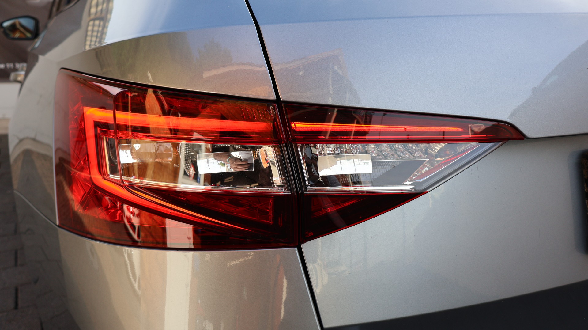 SKODA Superb Combi 2.0 TDi SportLine+ 4x4 DSG-image-9