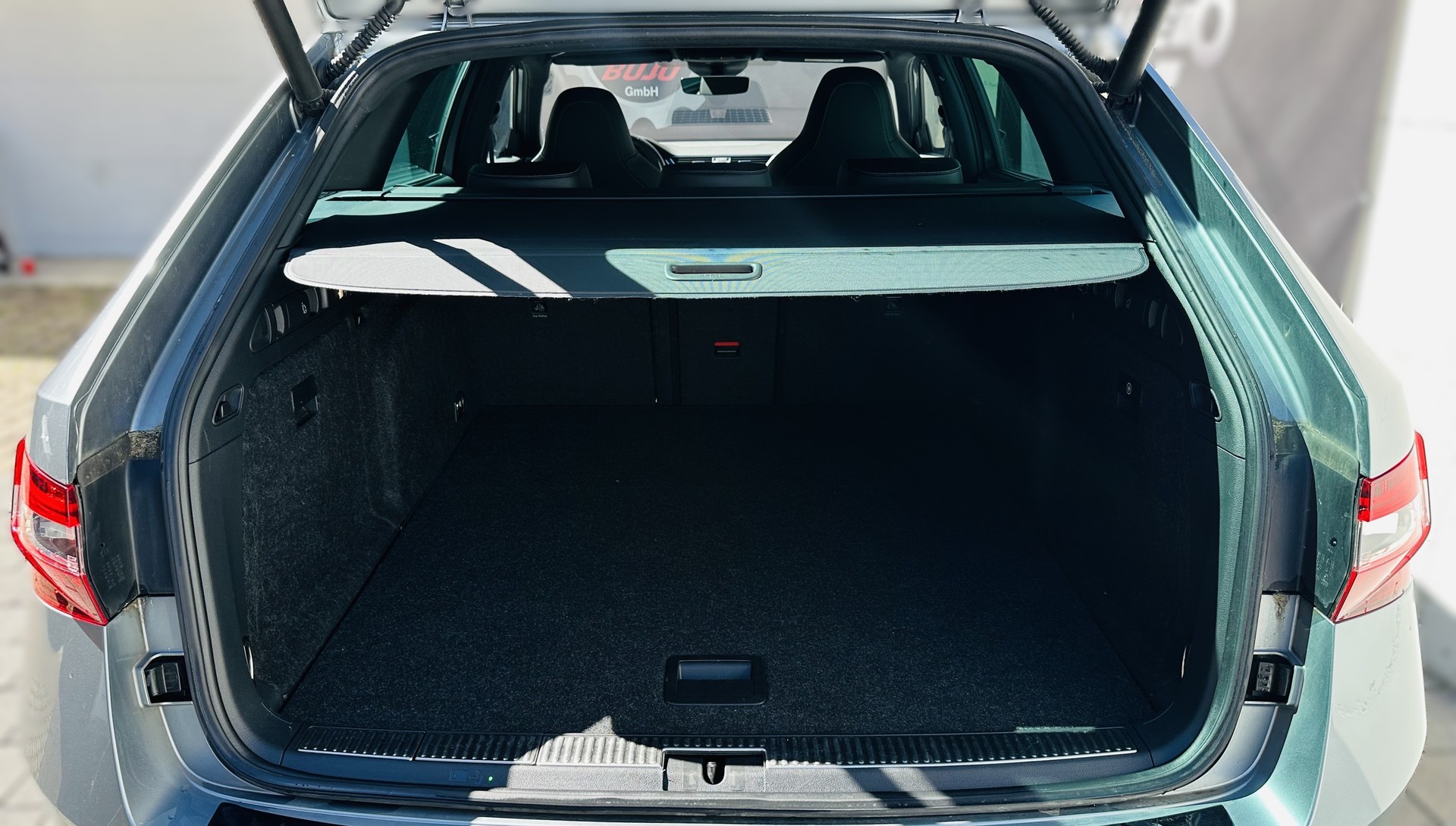 SKODA Superb Combi 2.0 TDi SportLine+ 4x4 DSG-image-12