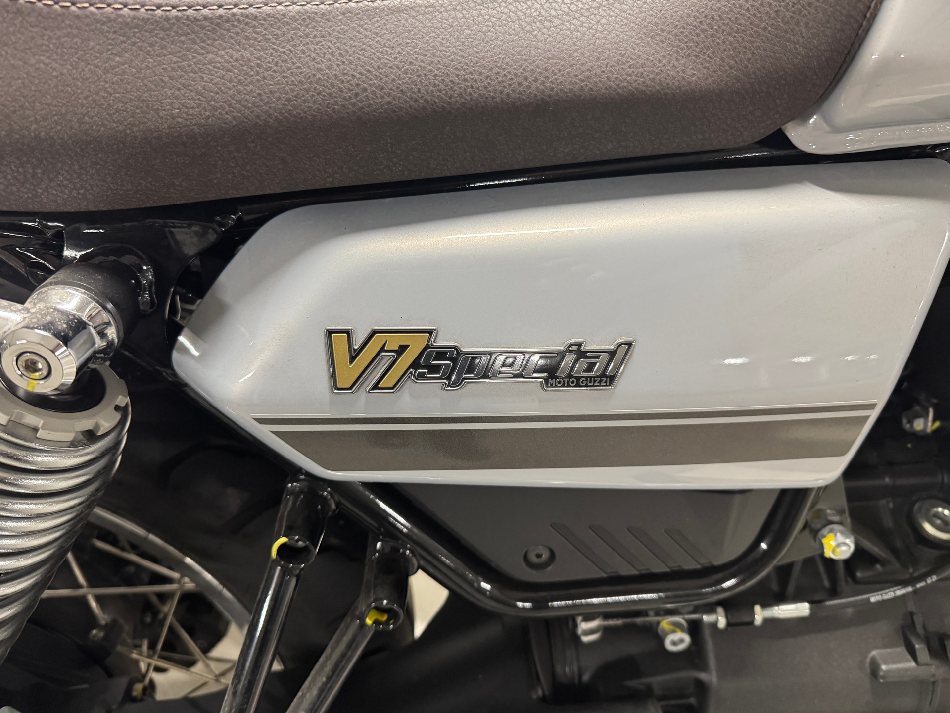 MOTO GUZZI V7-image-2