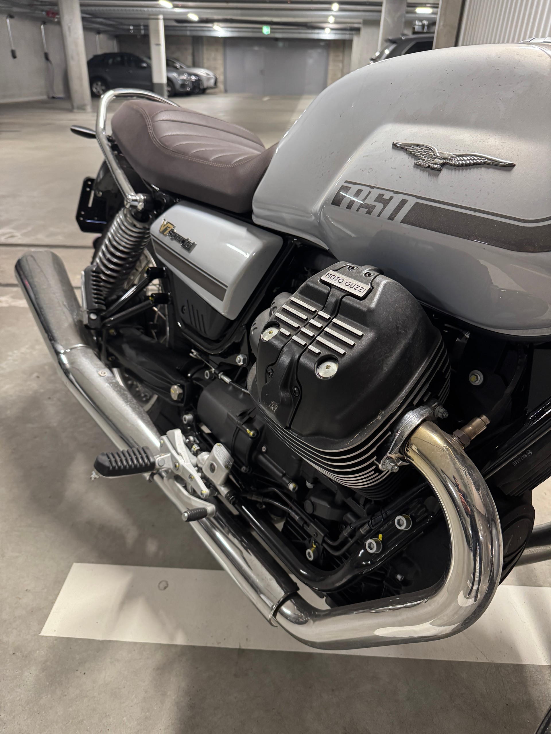 MOTO GUZZI V7-image-4