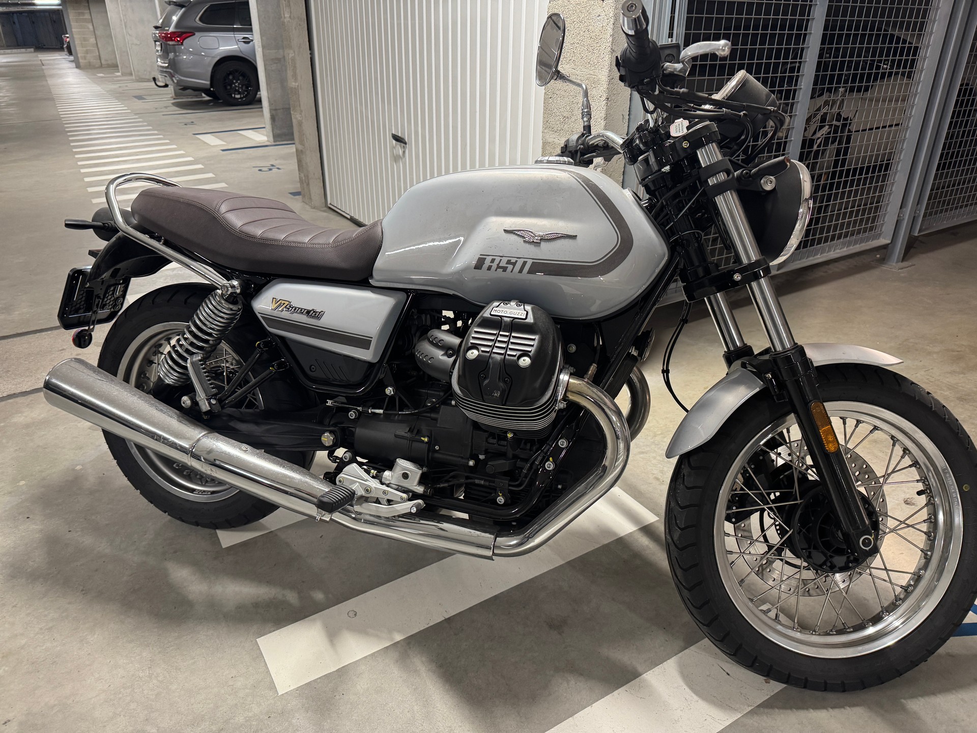 MOTO GUZZI V7-image-1
