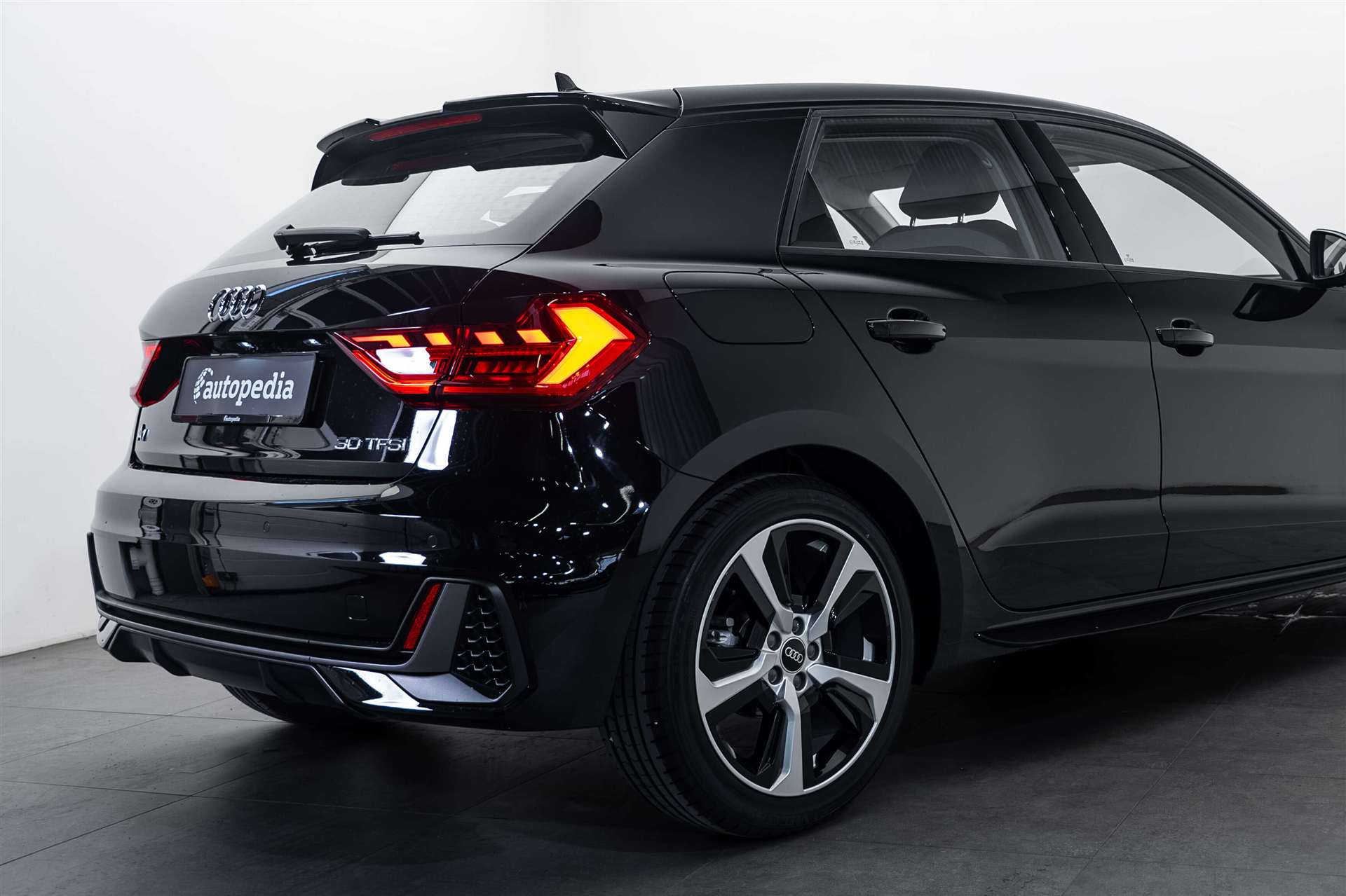 AUDI A1 Sportback 30 TFSi S-Line S-Tronic Automat-showroom-element-3