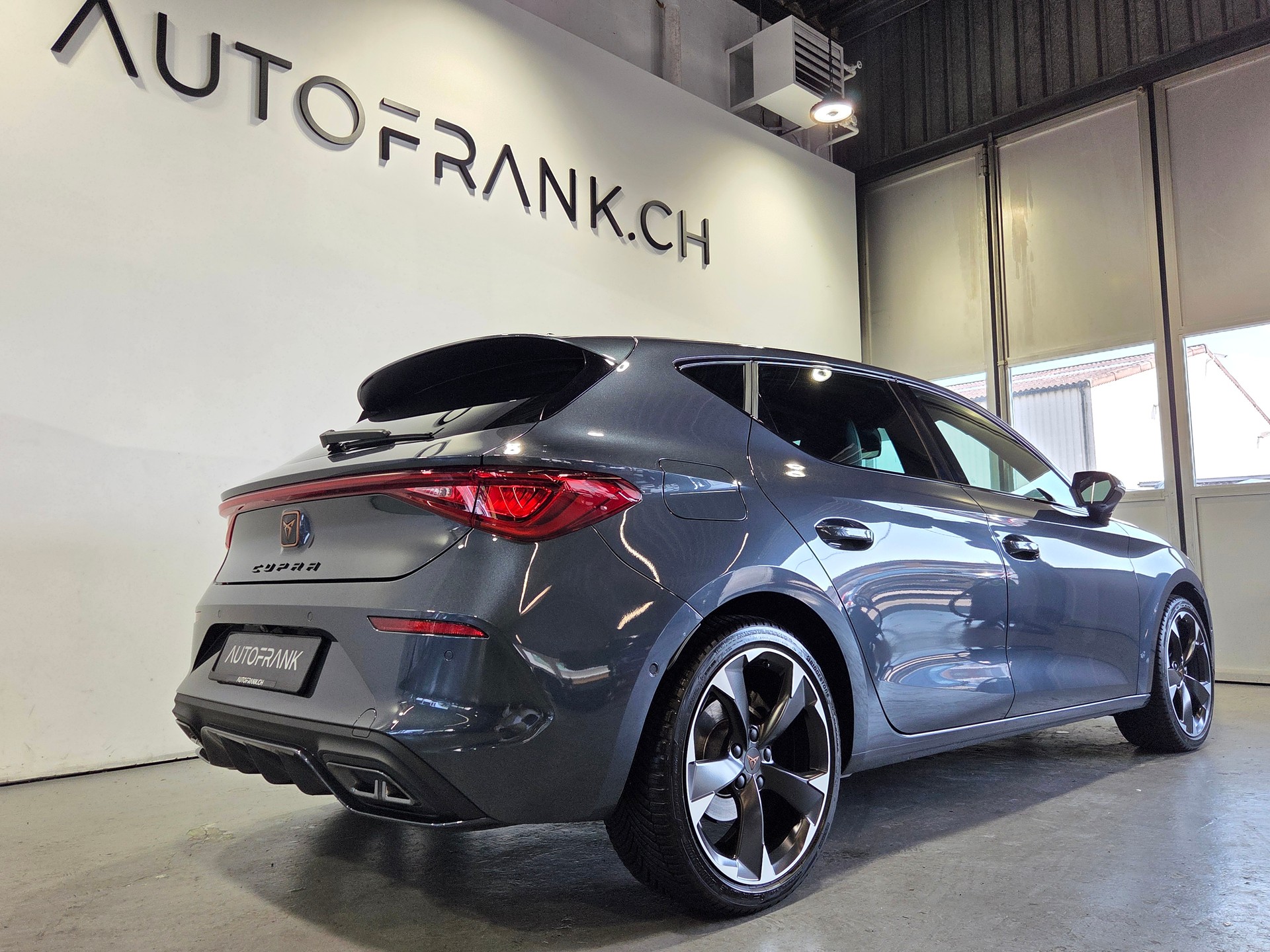 CUPRA Leon 1.5 eTSI DSG-showroom-element-2