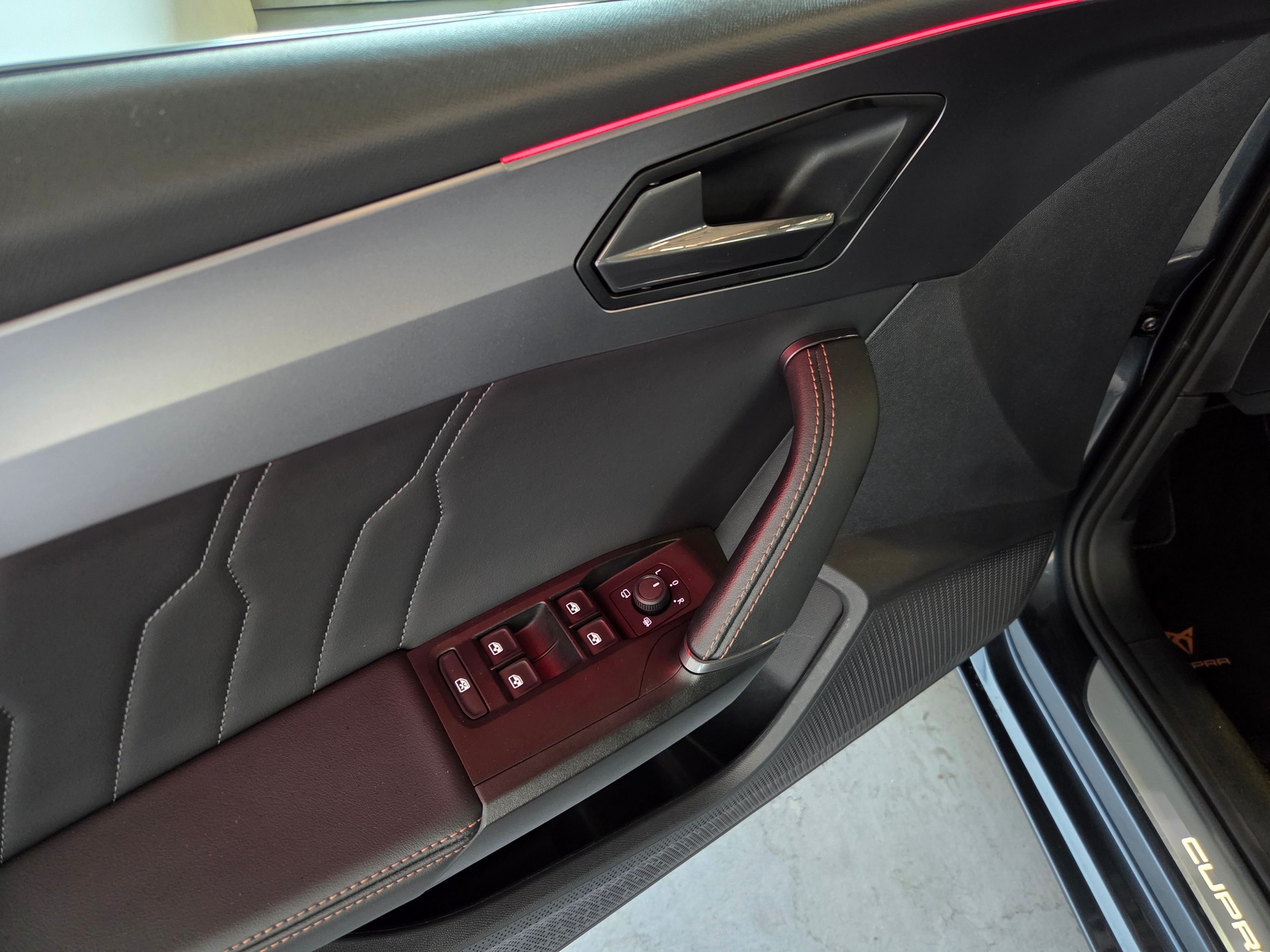 CUPRA Leon 1.5 eTSI DSG-image-13
