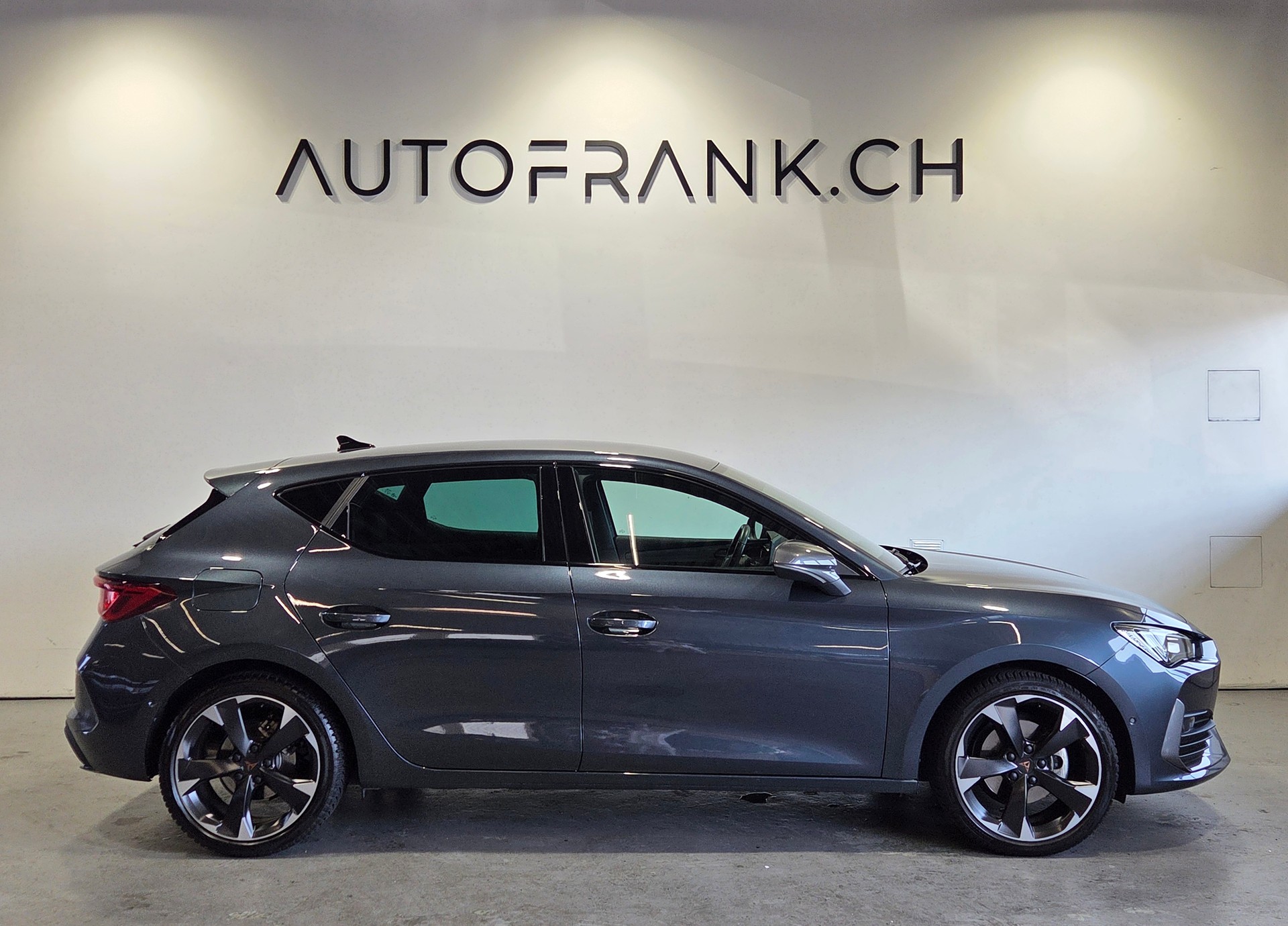 CUPRA Leon 1.5 eTSI DSG-showroom-element-1