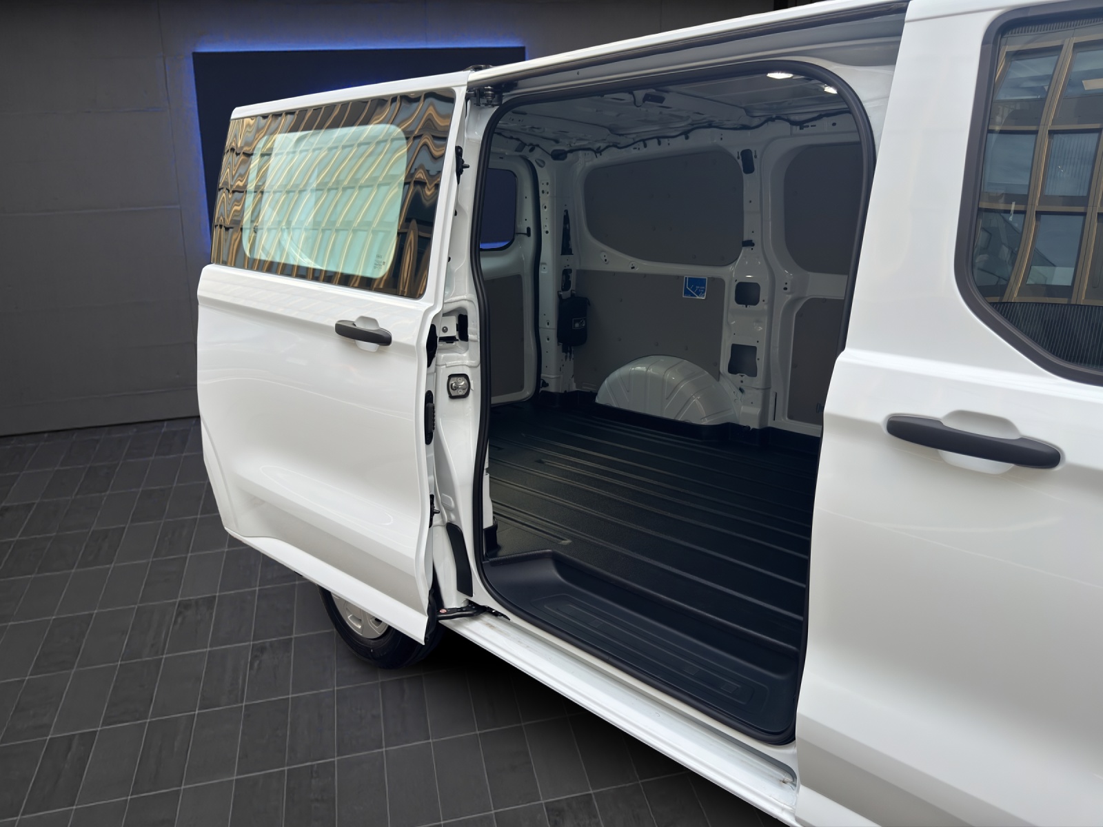 FORD Transit Custom Van 280 L1 2.0 EcoBlue 136PS Trend-image-12