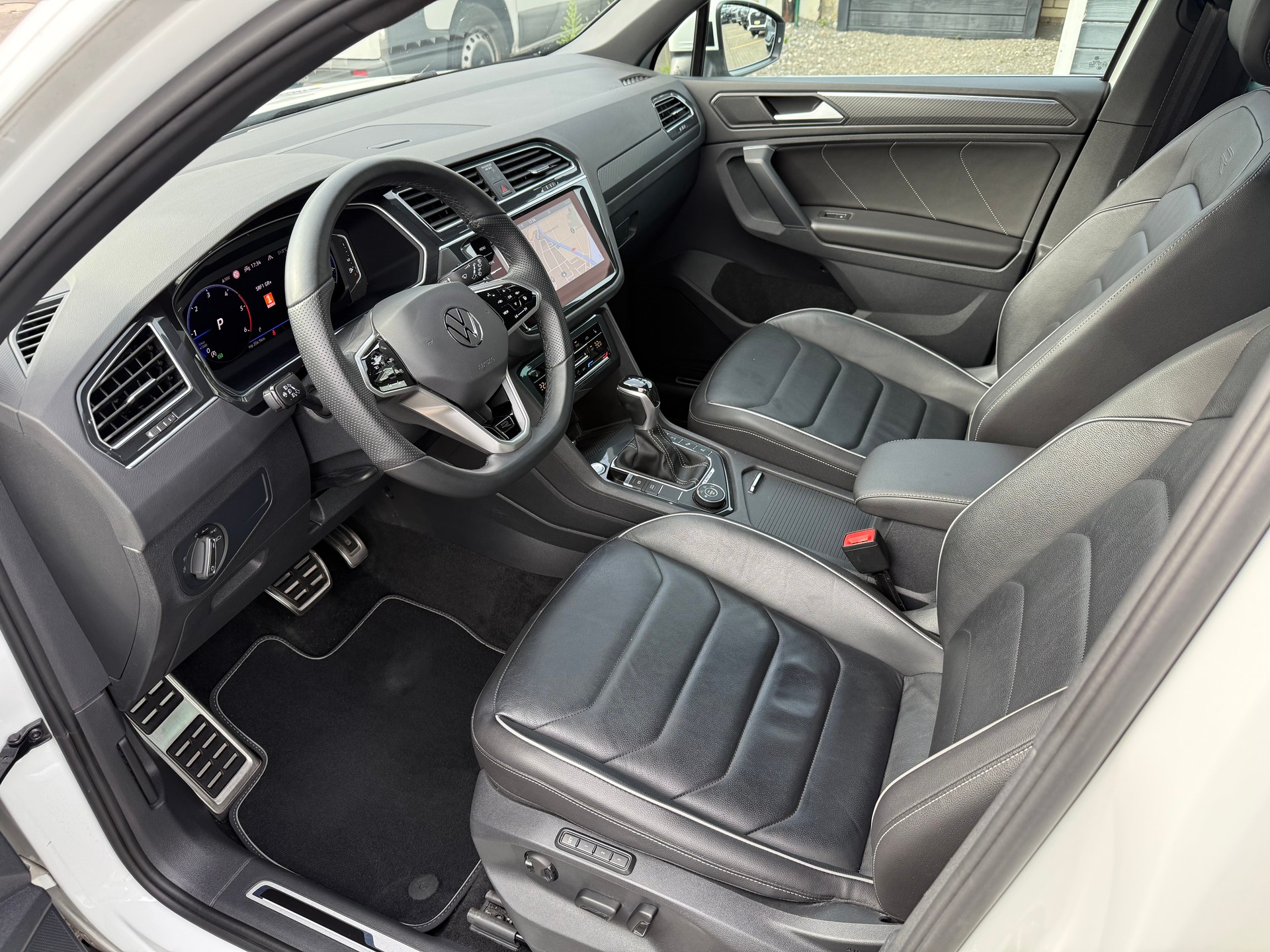VW Tiguan 2.0 TDI SCR R-Line DSG-image-8