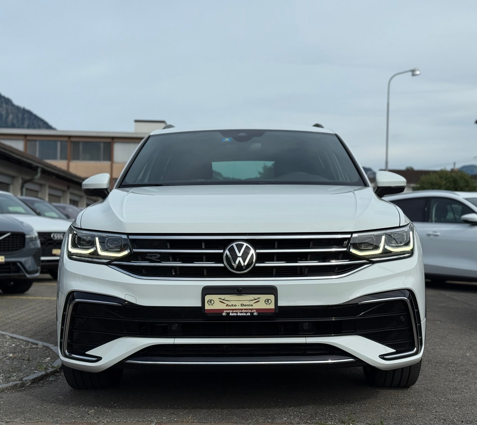 VW Tiguan 2.0 TDI SCR R-Line DSG-showroom-element-1