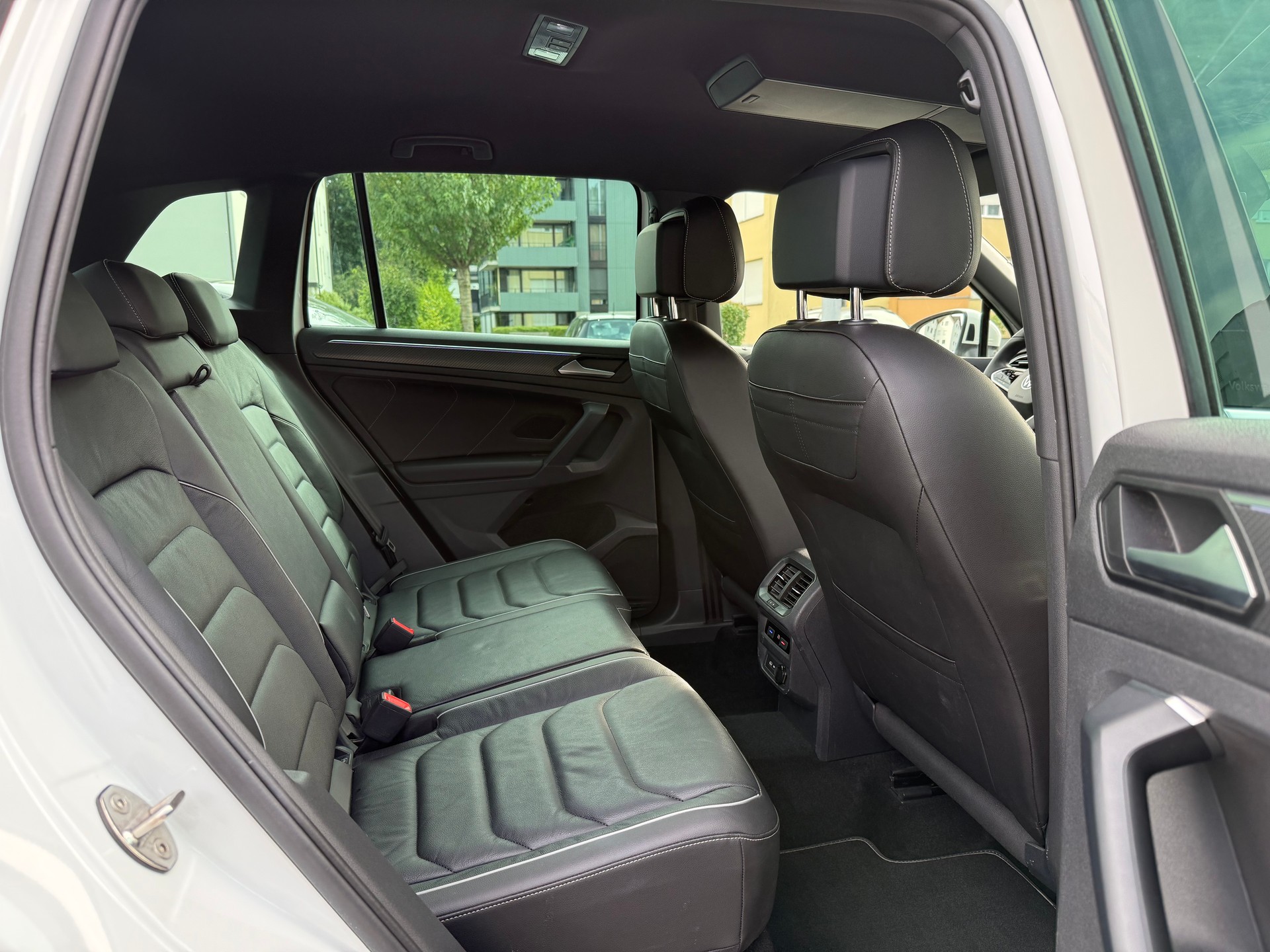 VW Tiguan 2.0 TDI SCR R-Line DSG-image-14