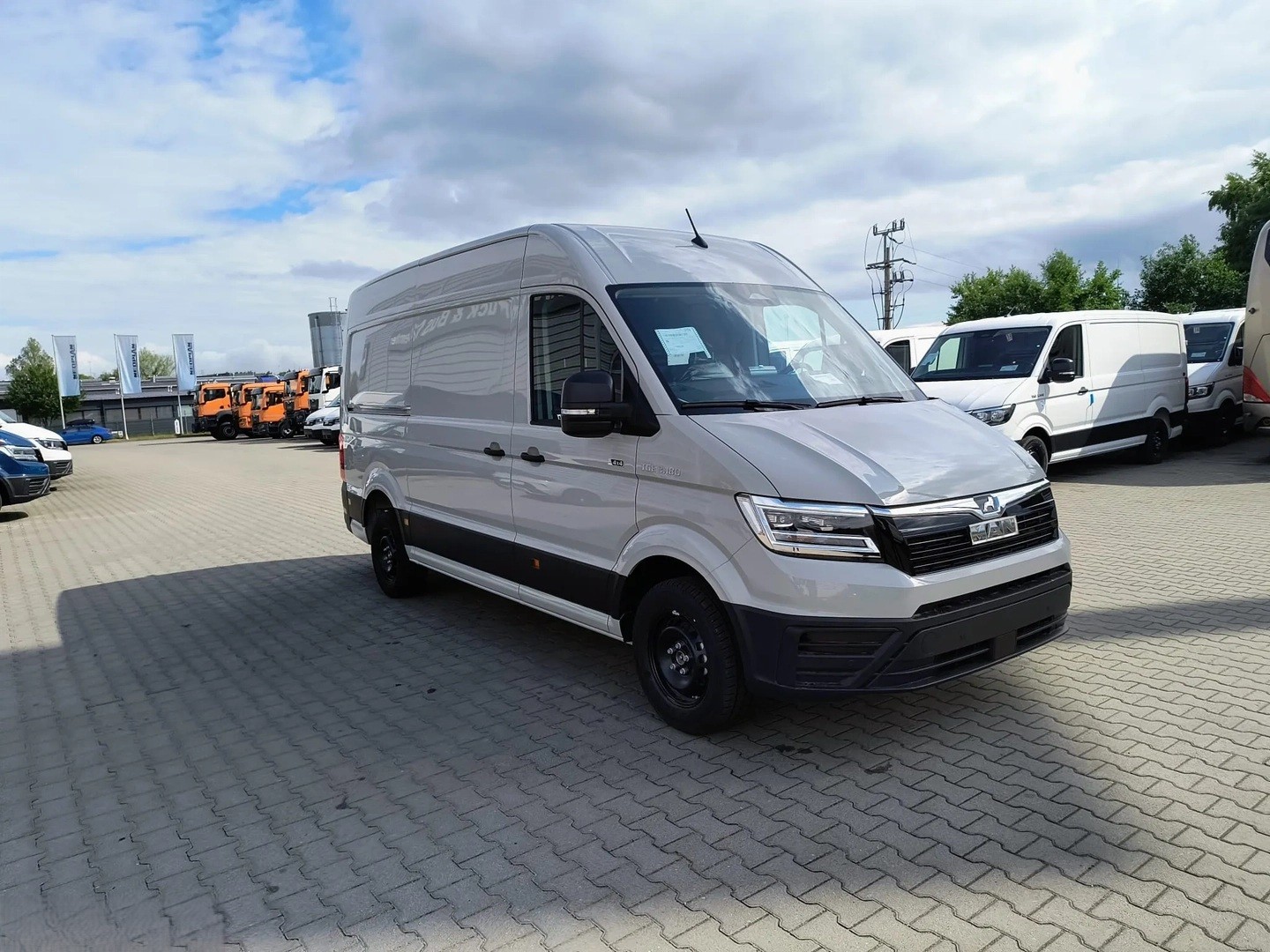 MAN TGE 3.5 4x4 Automat Kasten-showroom-element-1