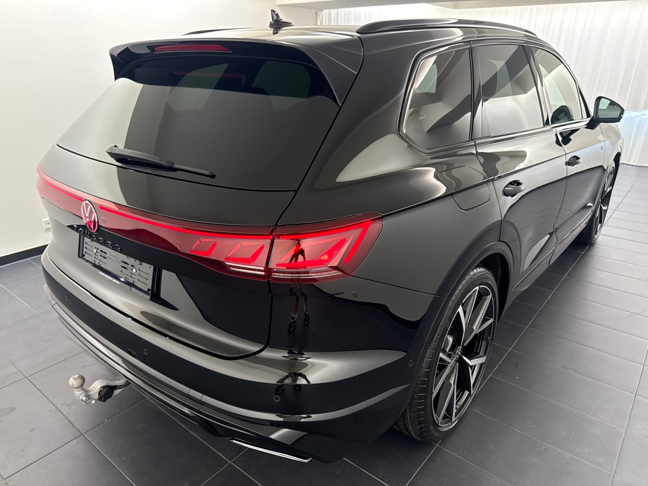 VW Touareg 3.0 TDI R-Line ''inkl. AHK & Standheizung''-showroom-element-2