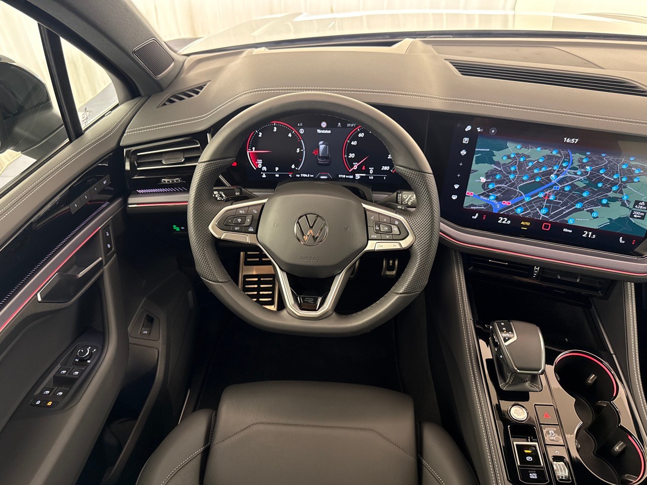 VW Touareg 3.0 TDI R-Line ''inkl. AHK & Standheizung''-image-11