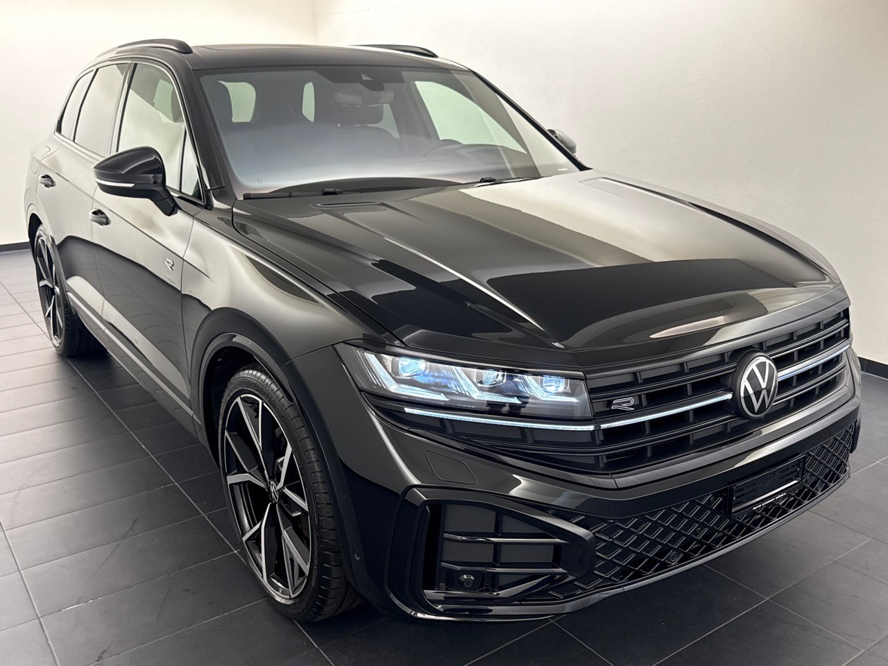 VW Touareg 3.0 TDI R-Line ''inkl. AHK & Standheizung''-showroom-element-3