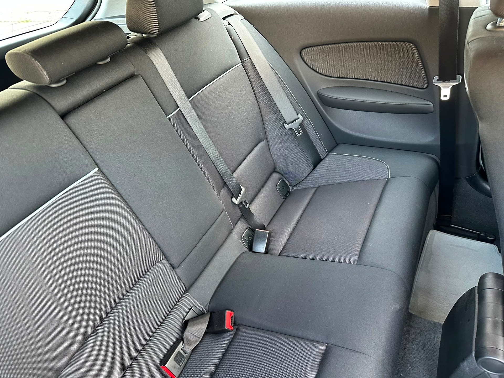 BMW 118d Access-image-14