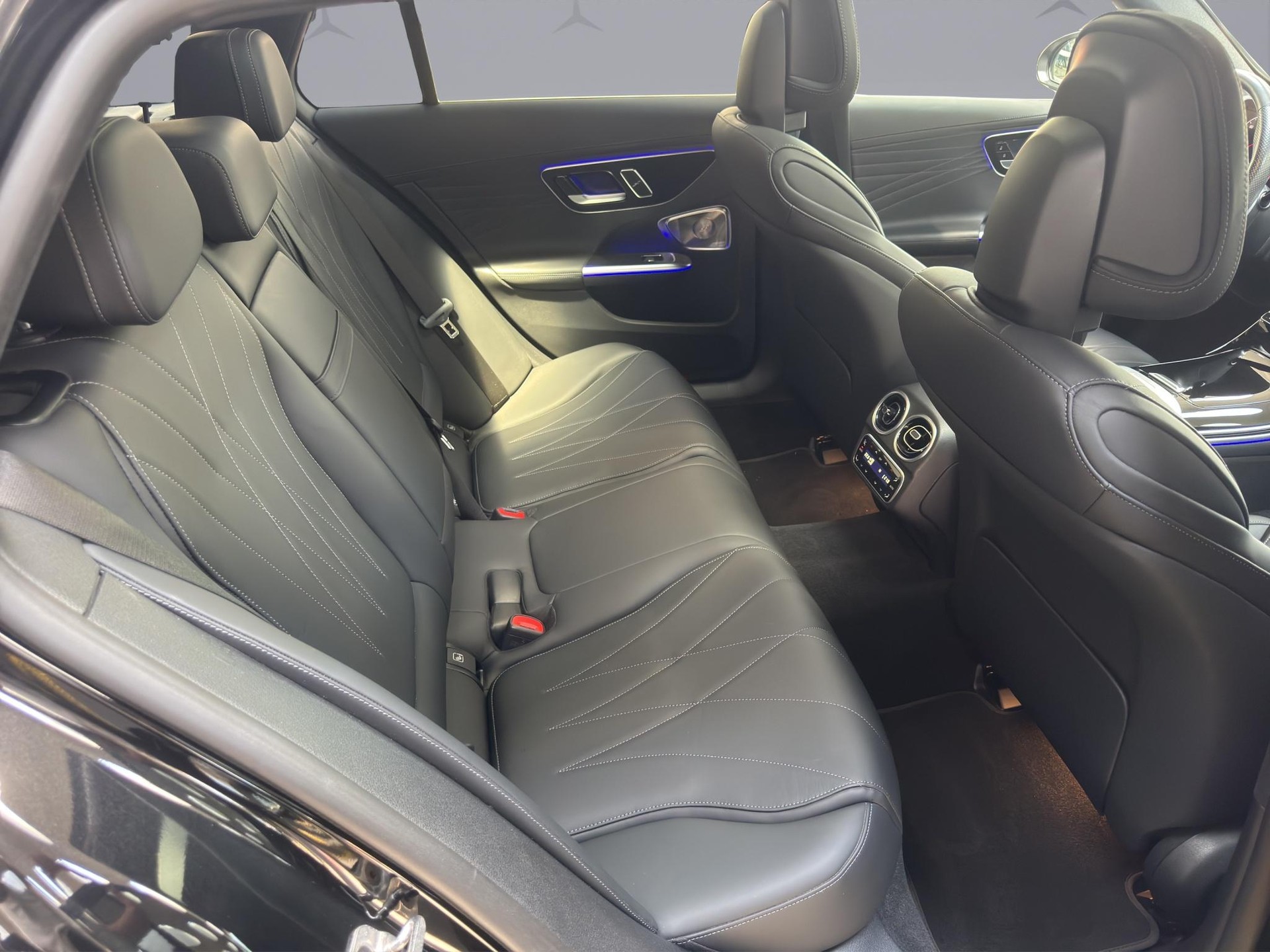 MERCEDES-BENZ C 220 d AMG Line 4matic Kombi-image-16