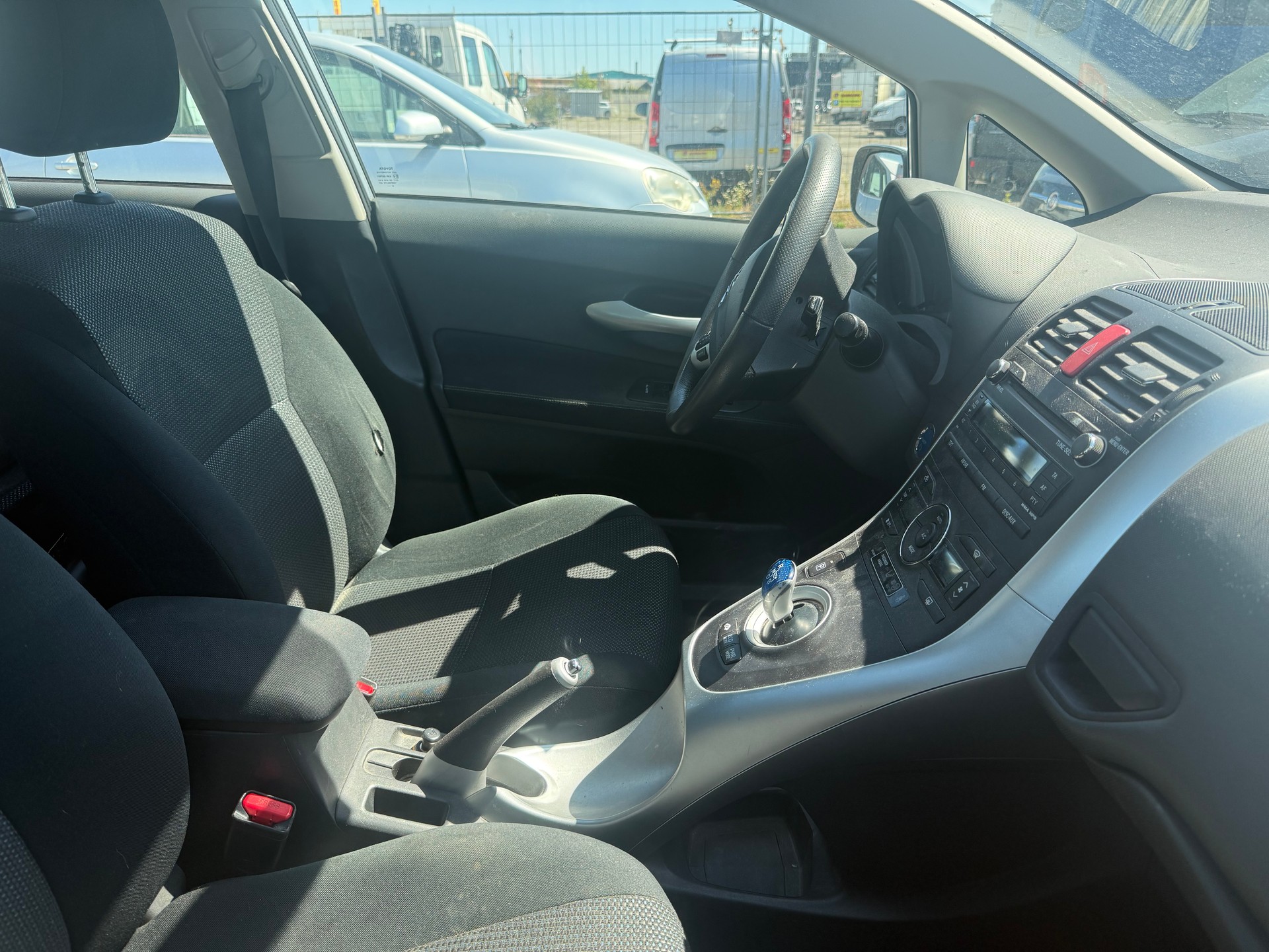 TOYOTA Auris 1.8 16V HSD Linea Sol-image-4