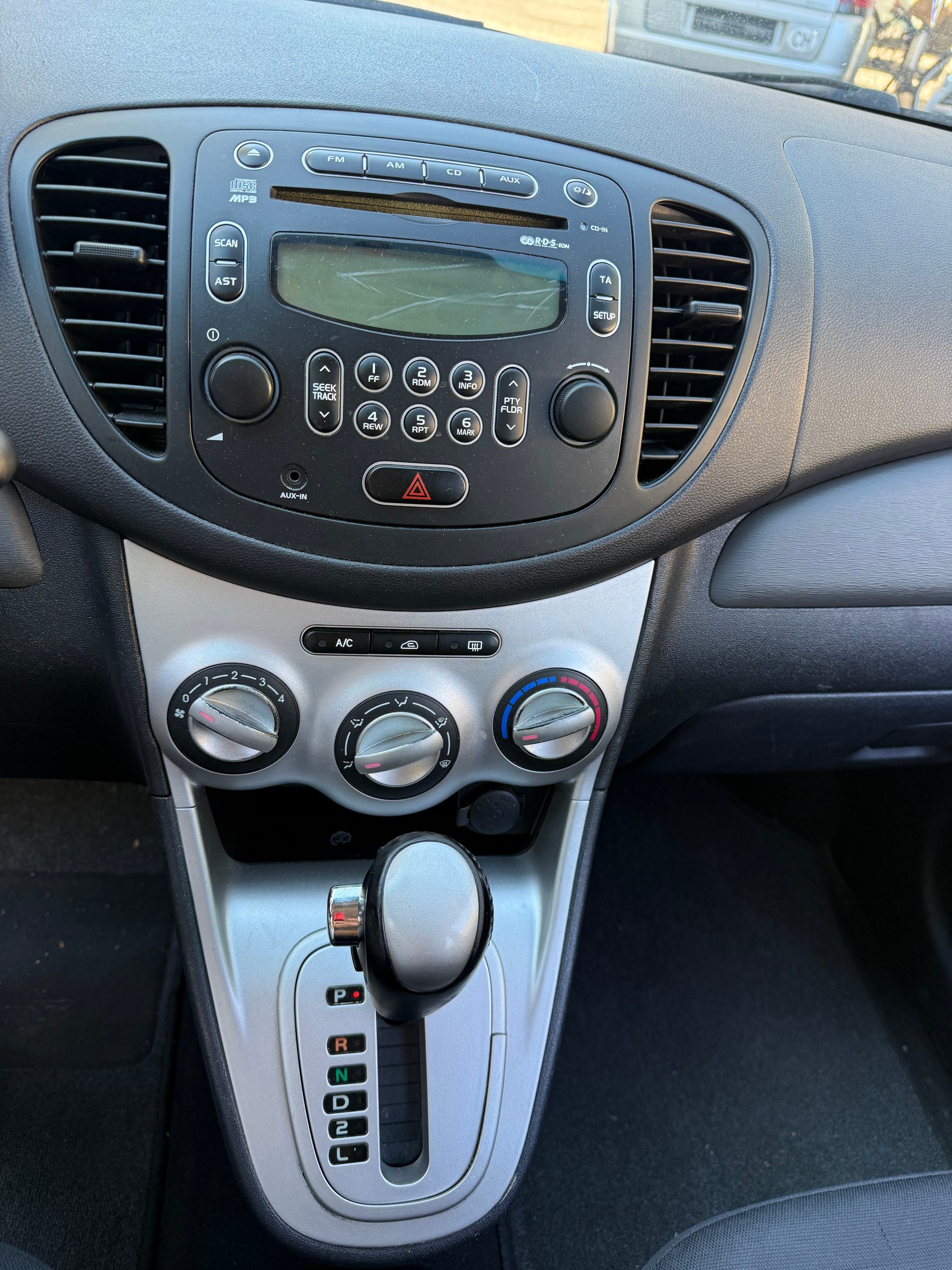 HYUNDAI i10 1.2 Style Automatic-image-9