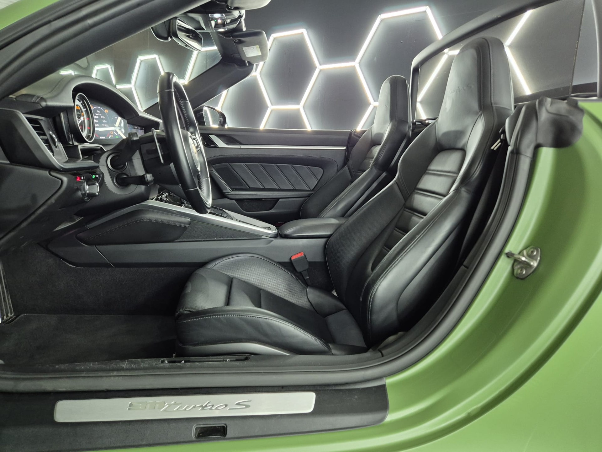 PORSCHE 911 Turbo S Cabriolet PDK-image-20