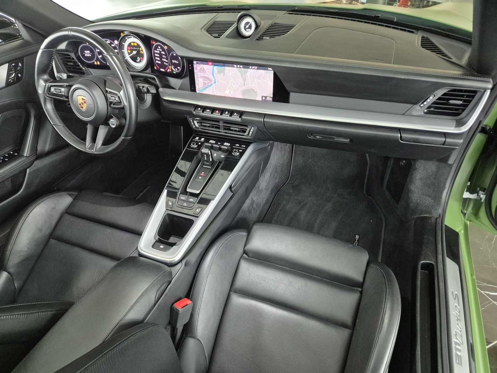 PORSCHE 911 Turbo S Cabriolet PDK-image-29