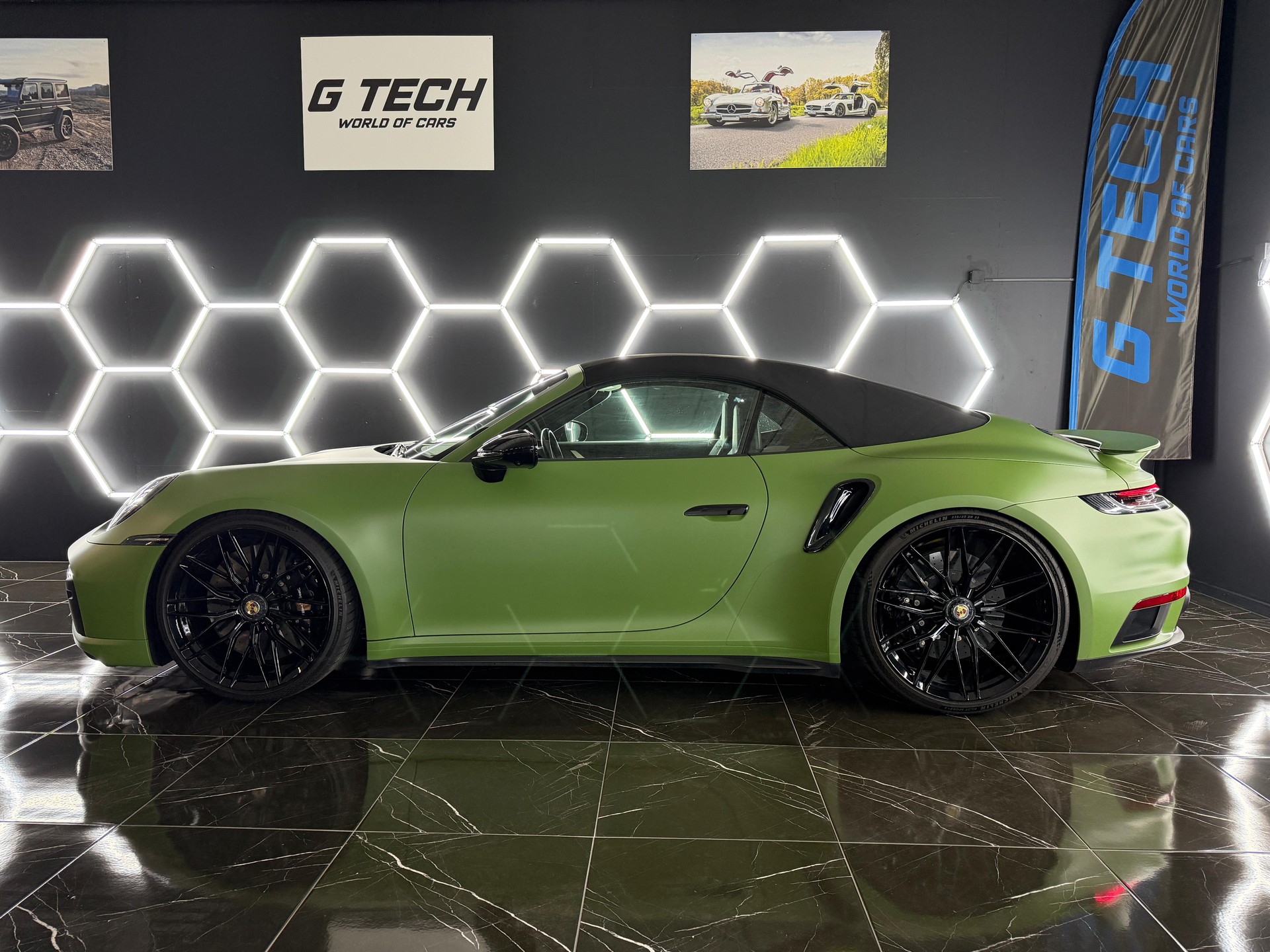 PORSCHE 911 Turbo S Cabriolet PDK-image-14