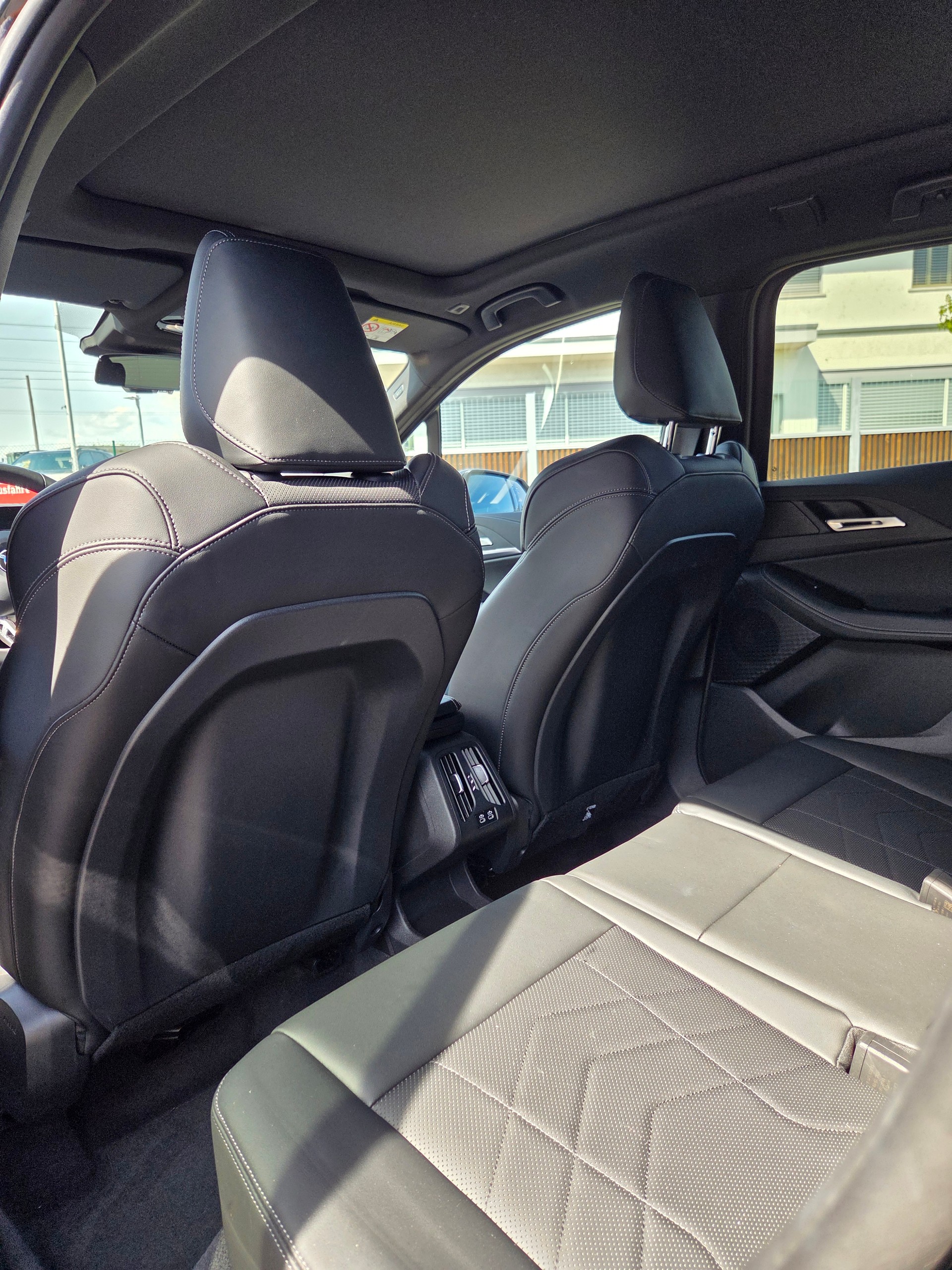 BMW 218d Active Tourer M Sport DKG-image-9