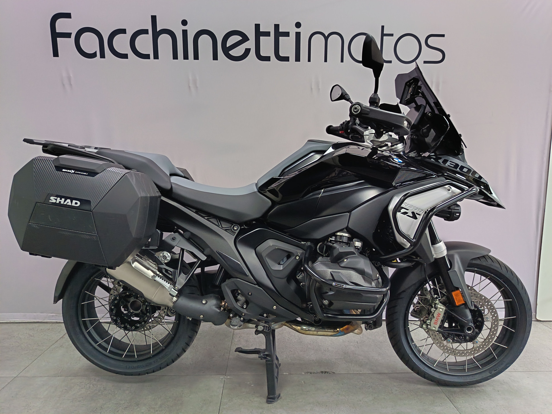 BMW R 1300 GS Triple Black *** Contrat d'entretien 09.2027 / 30.000 km ***-image-0
