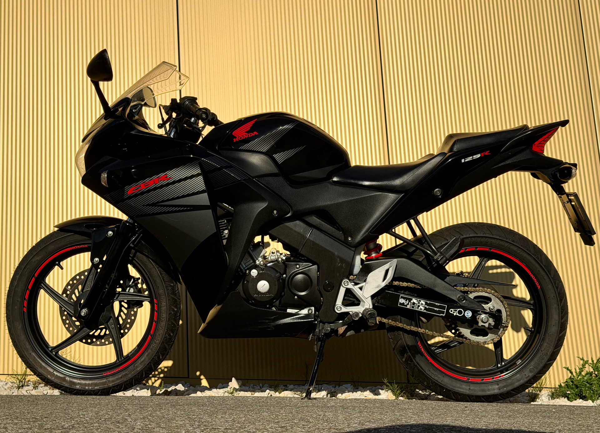 HONDA CBR 125 R-image-10